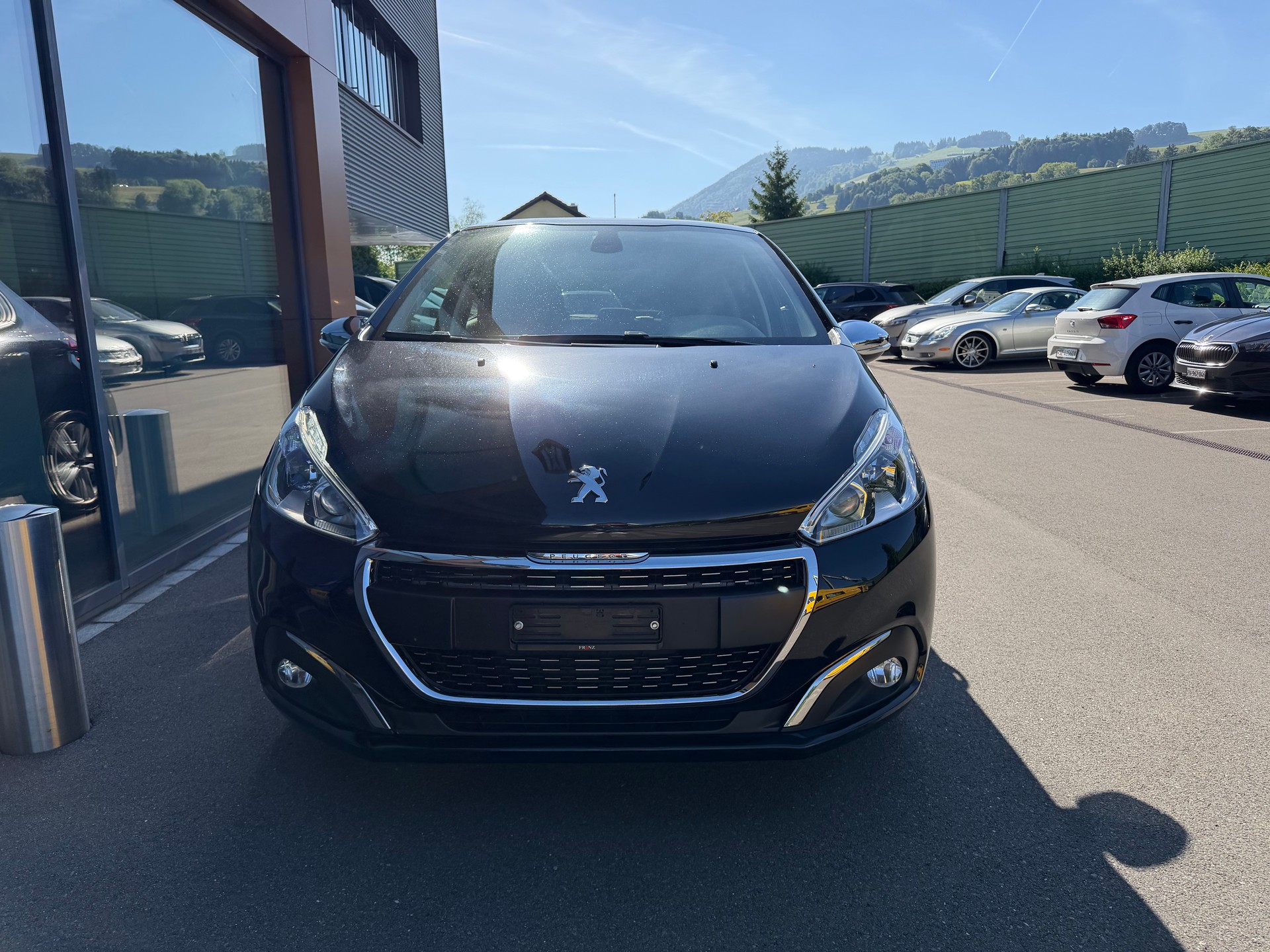 PEUGEOT 208 1.2 PureTech Signature S/S-image-3