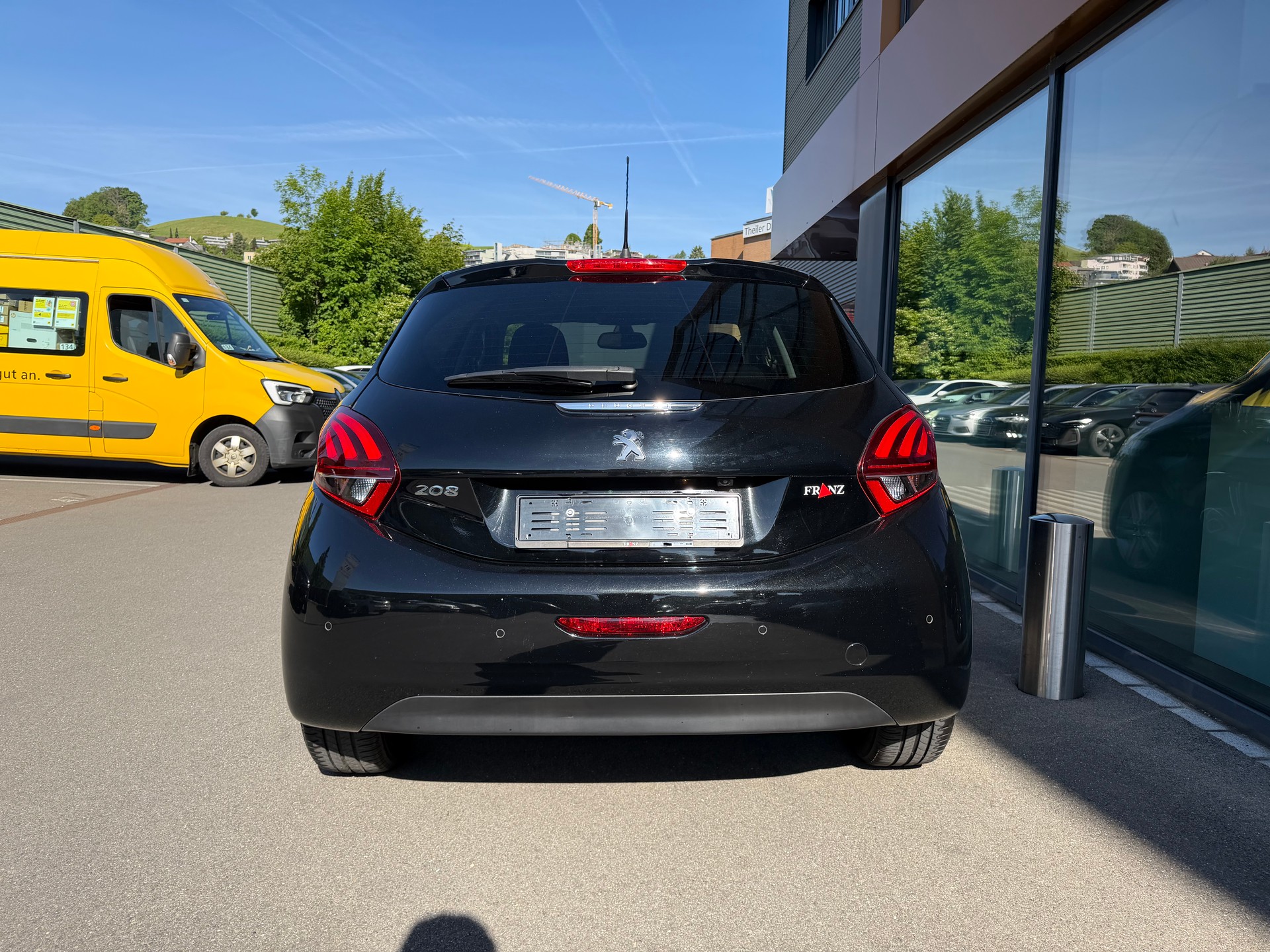 PEUGEOT 208 1.2 PureTech Signature S/S-image-7