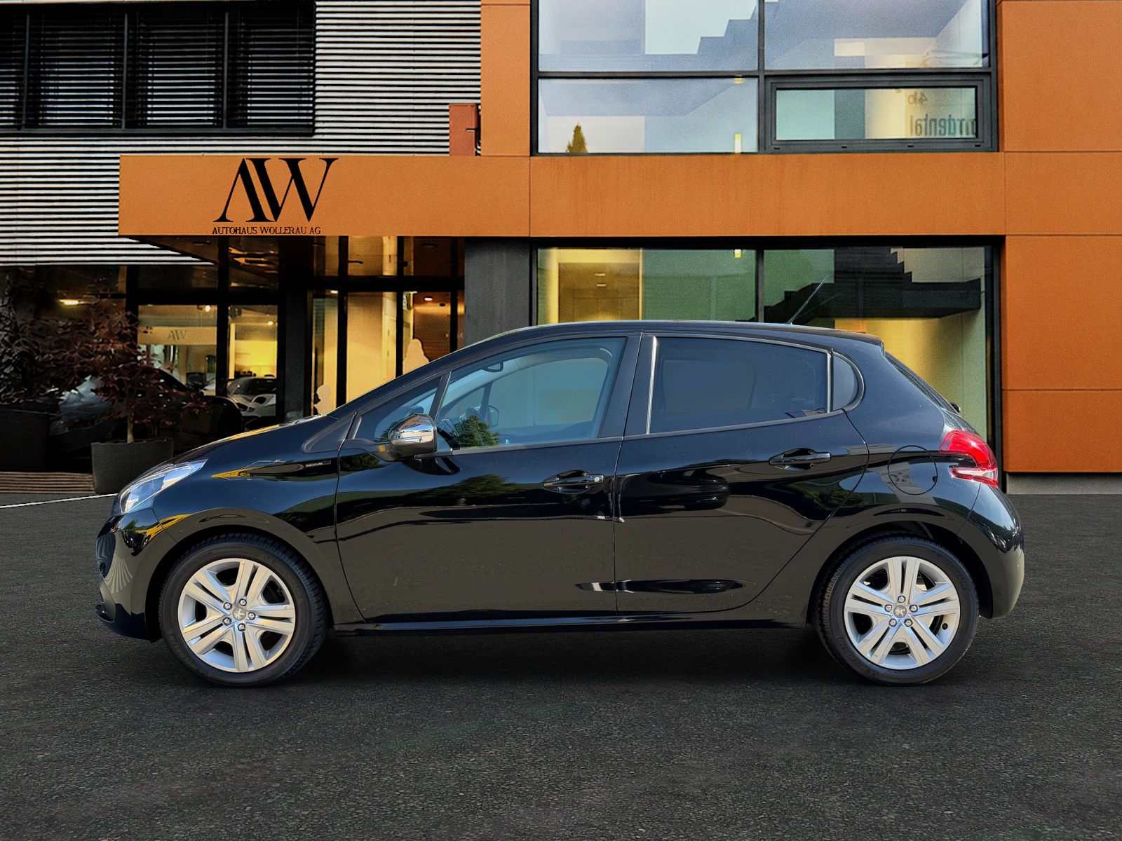 PEUGEOT 208 1.2 PureTech Signature S/S-image-0