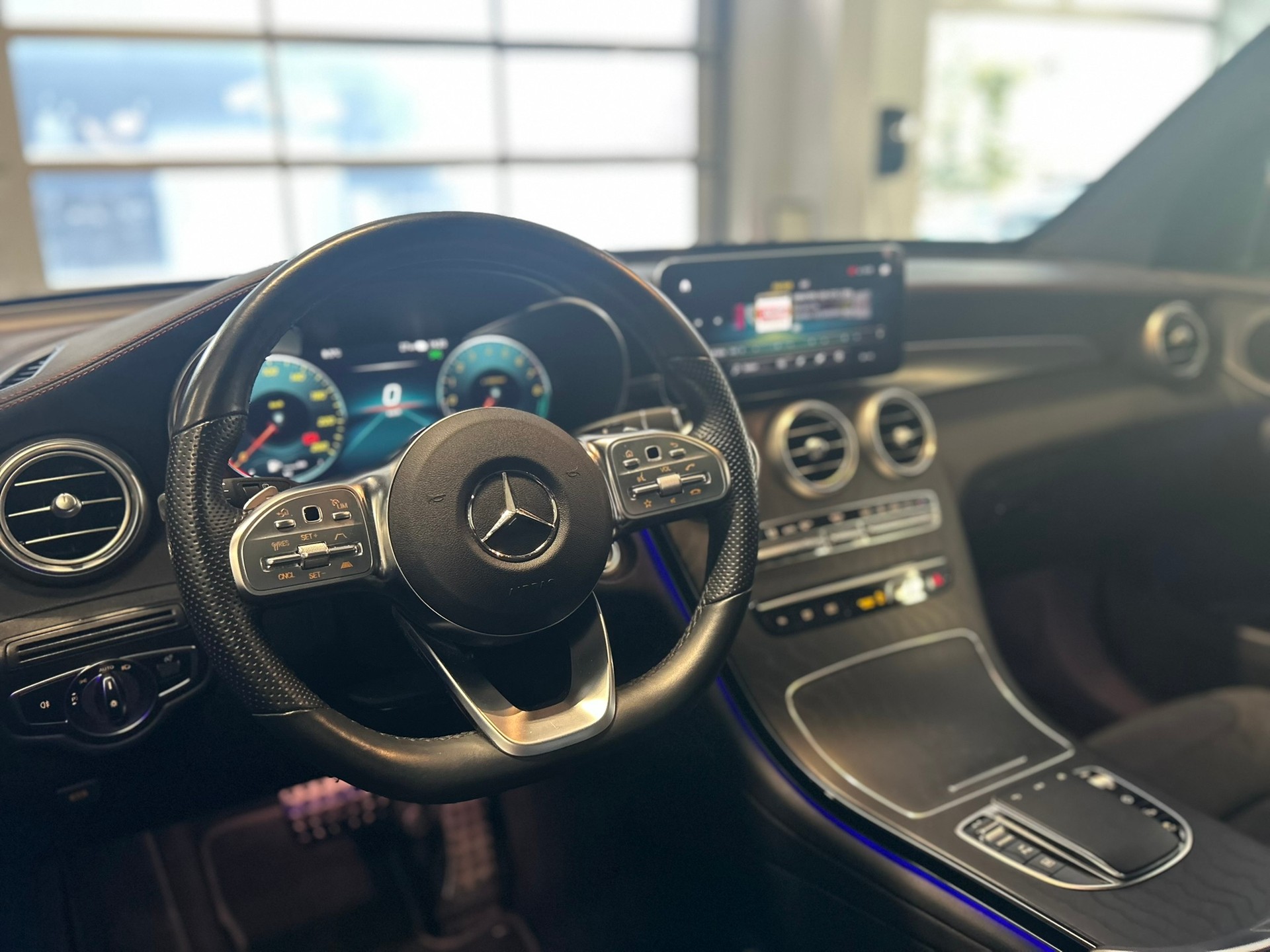 MERCEDES-BENZ GLC 300 e AMG Line Plus 4Matic 9G-Tronic-image-8