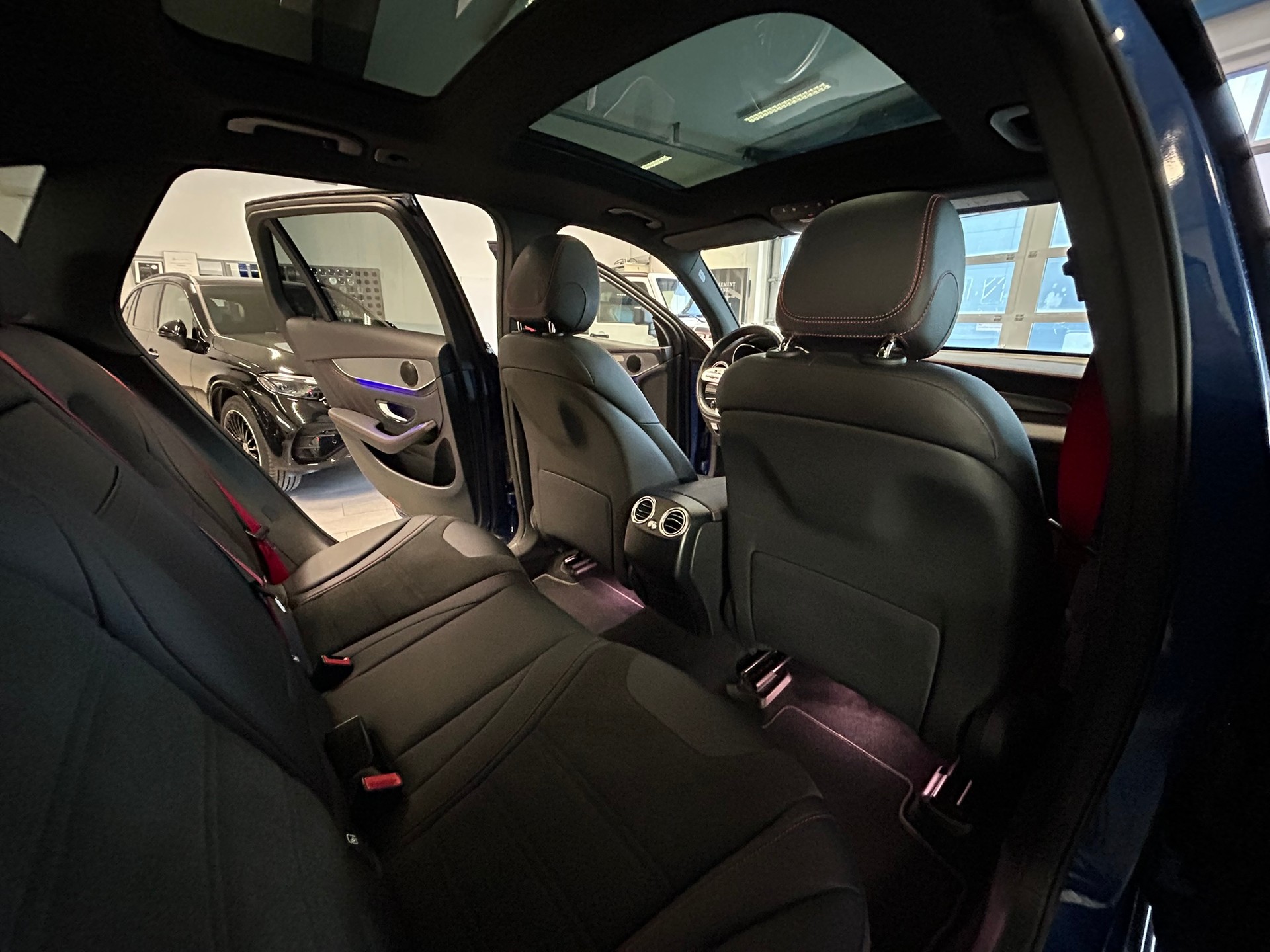 MERCEDES-BENZ GLC 300 e AMG Line Plus 4Matic 9G-Tronic-image-12