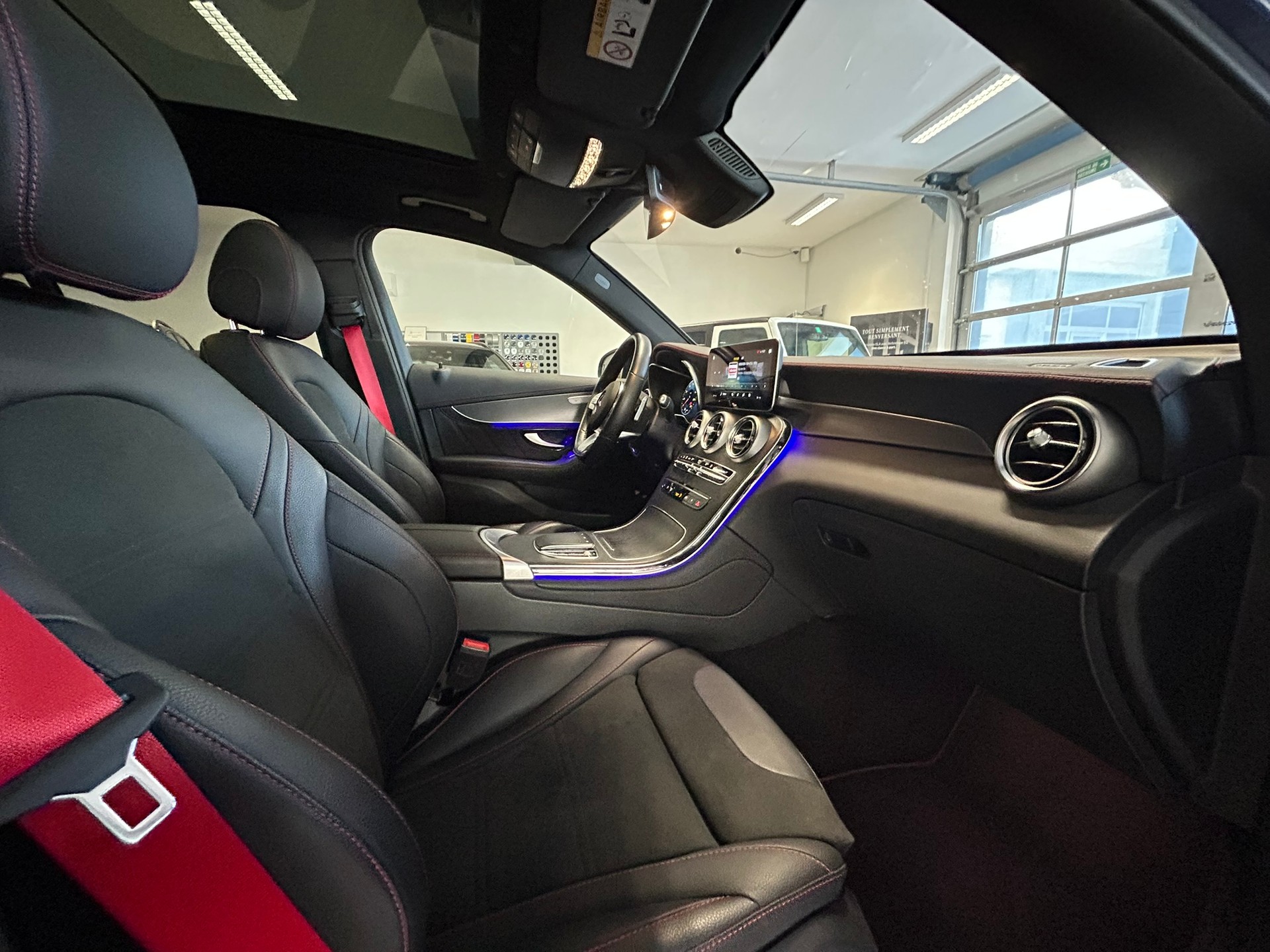 MERCEDES-BENZ GLC 300 e AMG Line Plus 4Matic 9G-Tronic-image-11