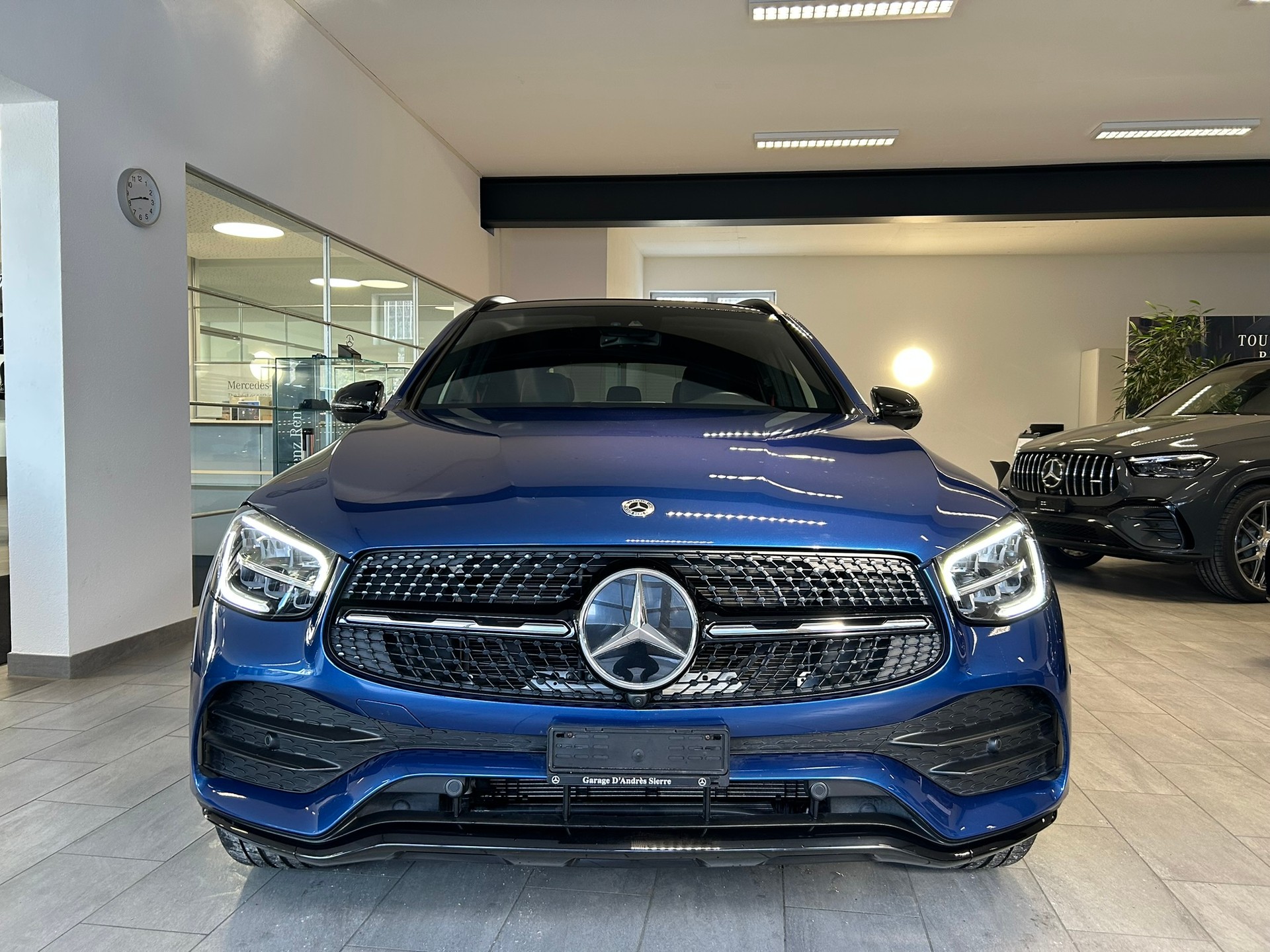 MERCEDES-BENZ GLC 300 e AMG Line Plus 4Matic 9G-Tronic-image-2