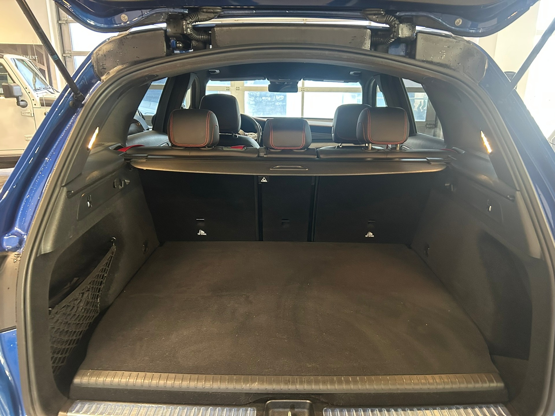 MERCEDES-BENZ GLC 300 e AMG Line Plus 4Matic 9G-Tronic-image-13
