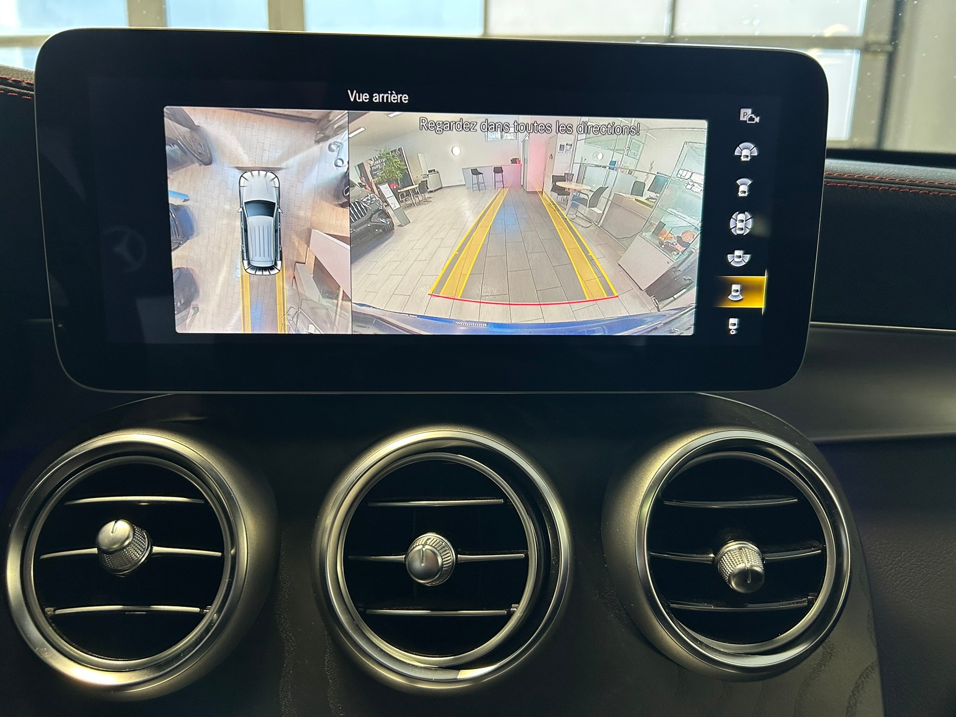 MERCEDES-BENZ GLC 300 e AMG Line Plus 4Matic 9G-Tronic-image-15