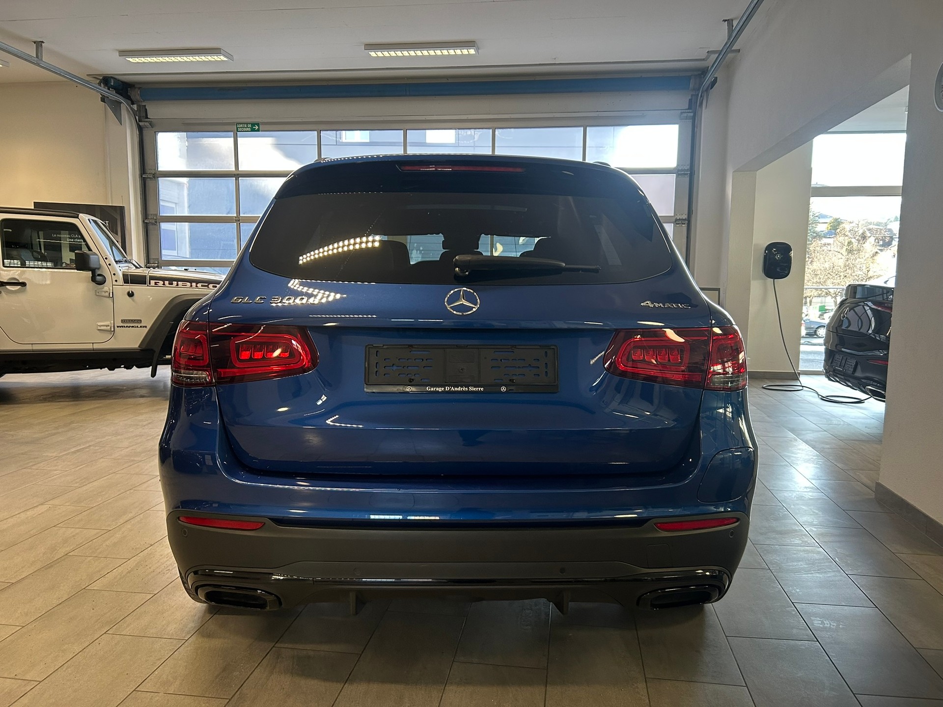 MERCEDES-BENZ GLC 300 e AMG Line Plus 4Matic 9G-Tronic-image-6