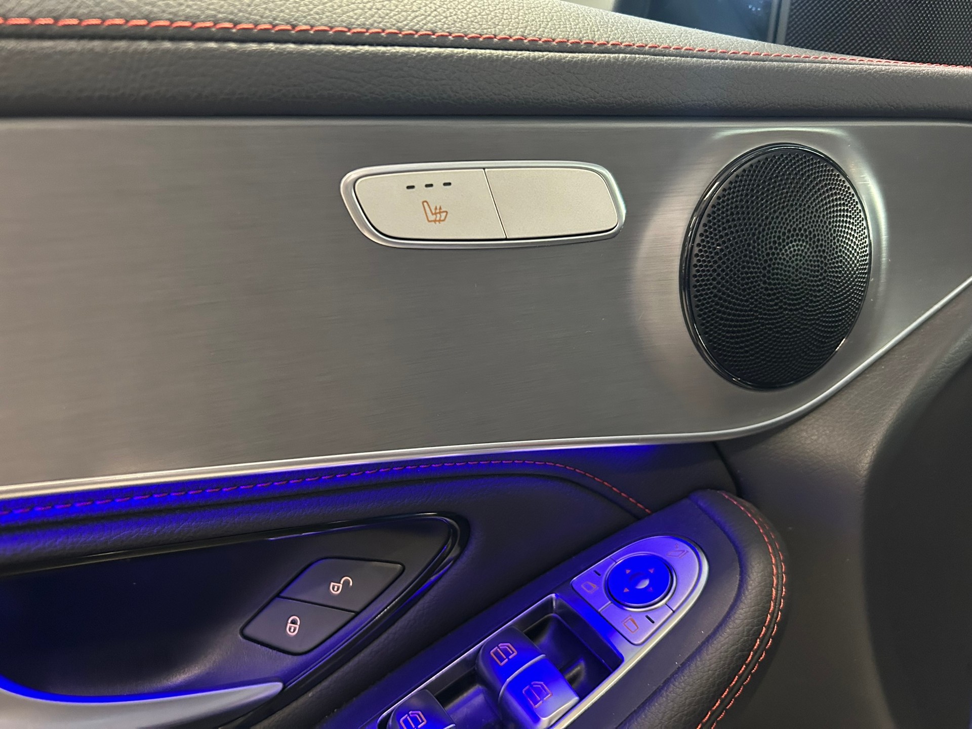 MERCEDES-BENZ GLC 300 e AMG Line Plus 4Matic 9G-Tronic-image-18