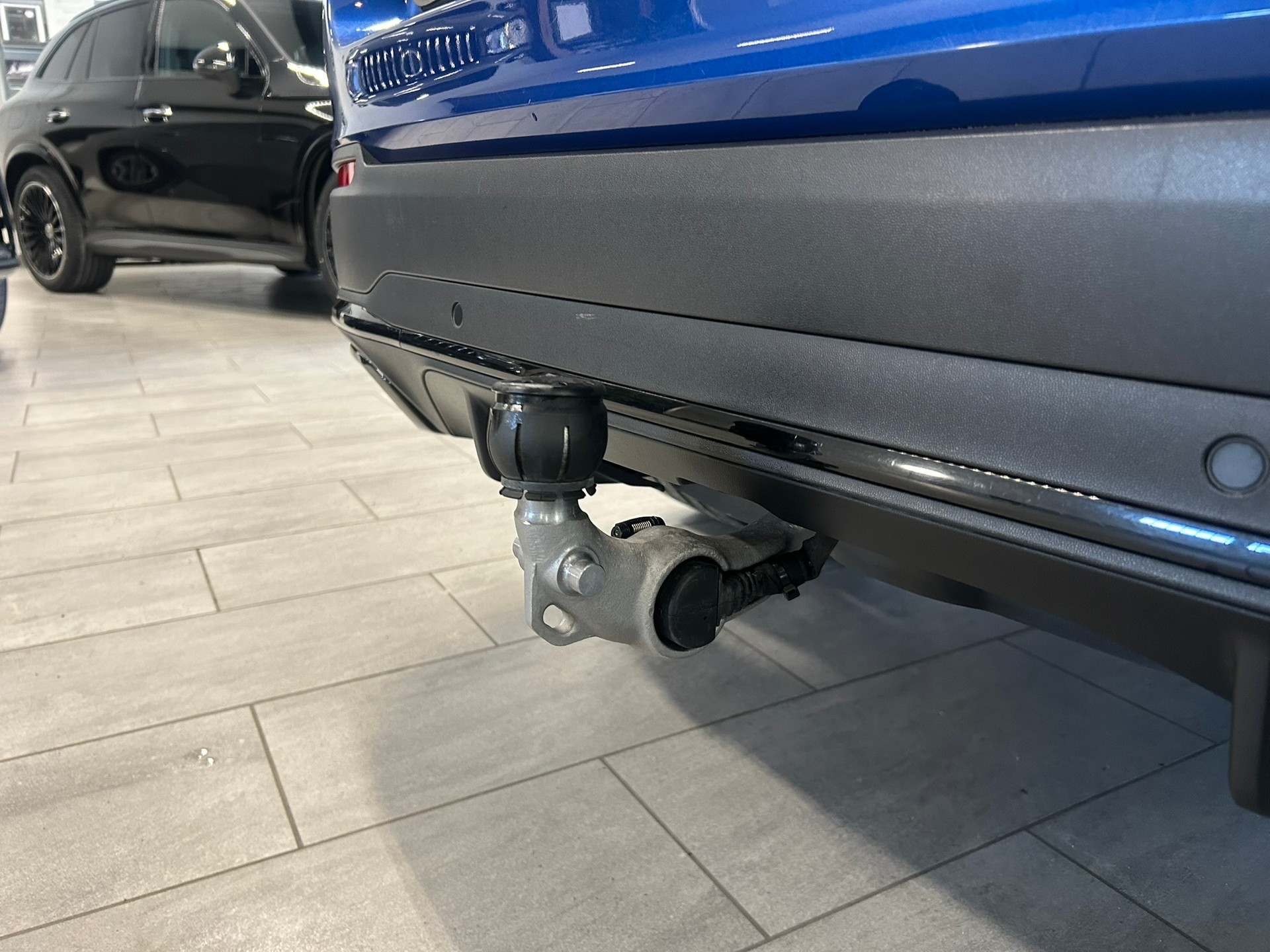 MERCEDES-BENZ GLC 300 e AMG Line Plus 4Matic 9G-Tronic-image-20