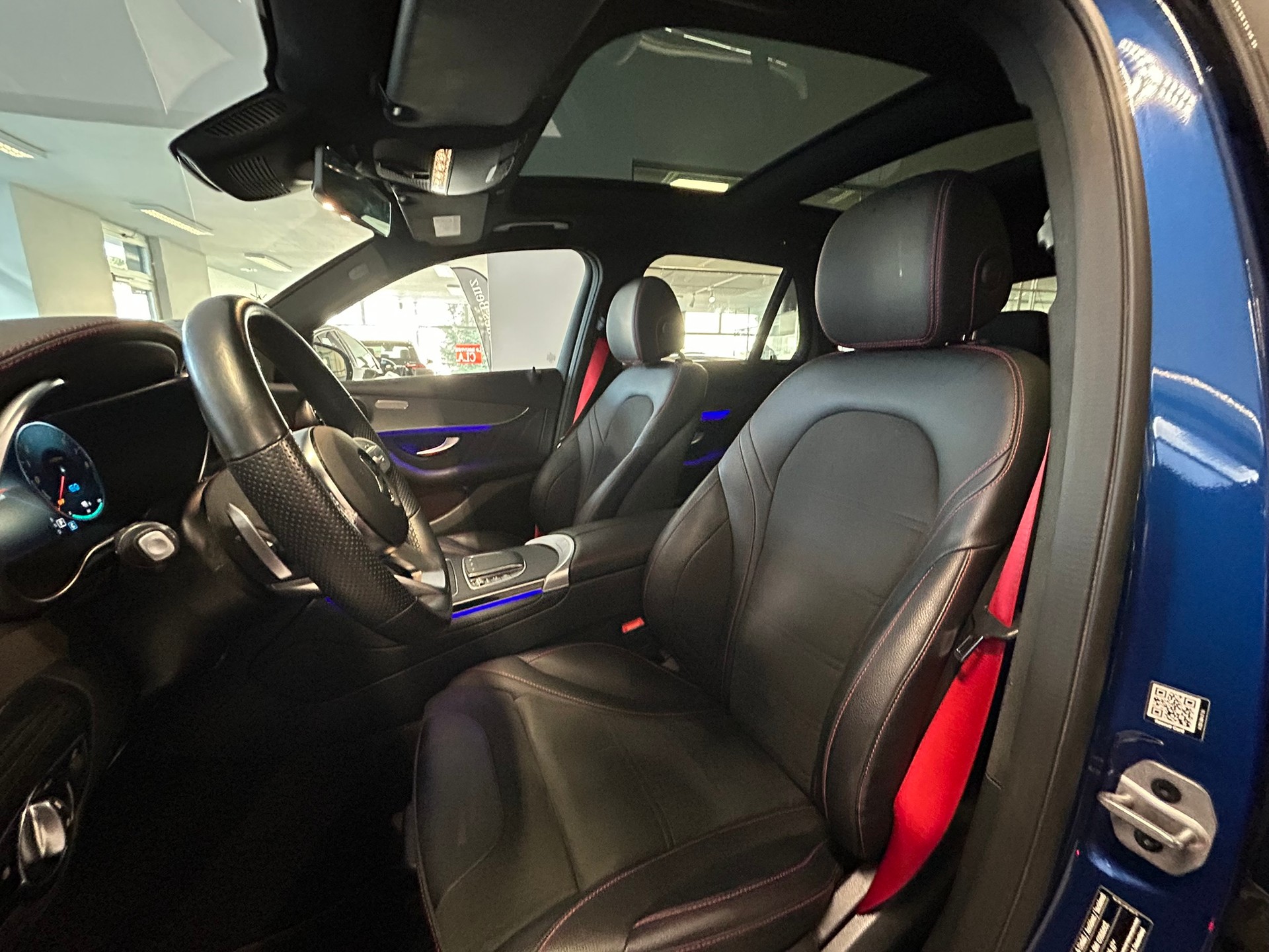MERCEDES-BENZ GLC 300 e AMG Line Plus 4Matic 9G-Tronic-image-10