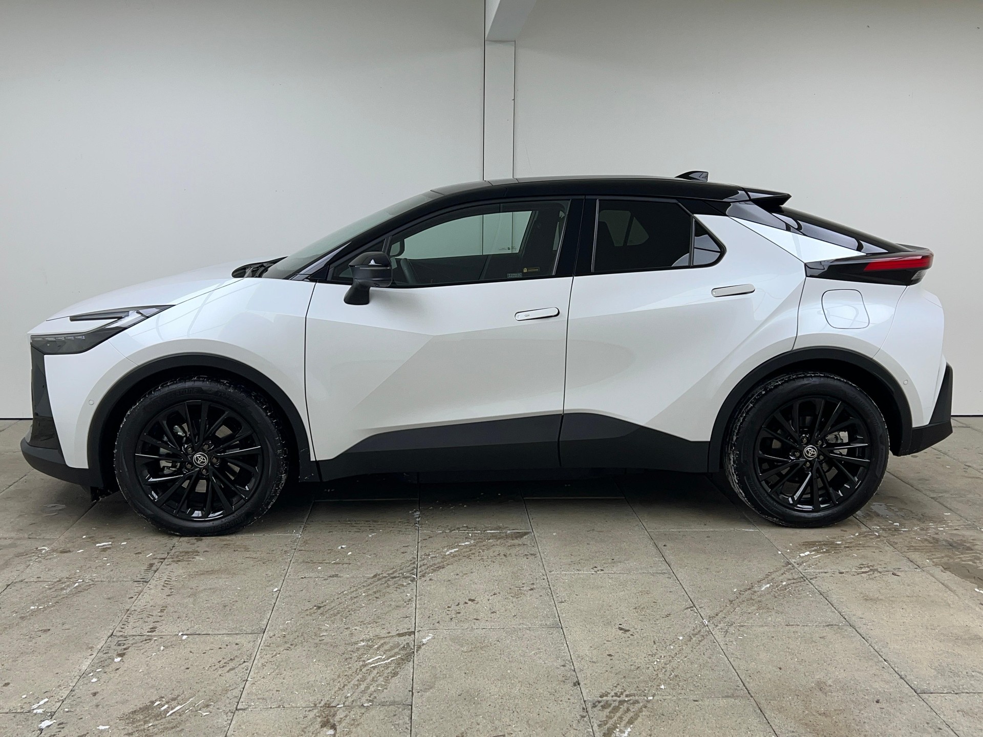 TOYOTA C-HR 2.0 PHEV GR Sport / Jetzt mit attraktivem 1.99% Leasing-image-2