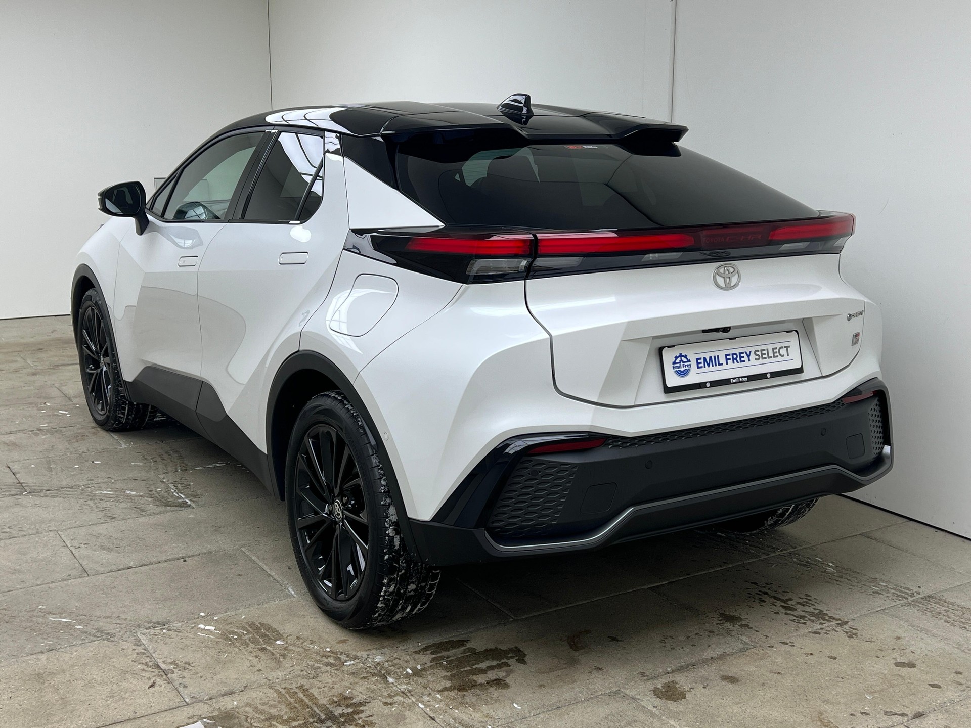 TOYOTA C-HR 2.0 PHEV GR Sport / Jetzt mit attraktivem 1.99% Leasing-image-4