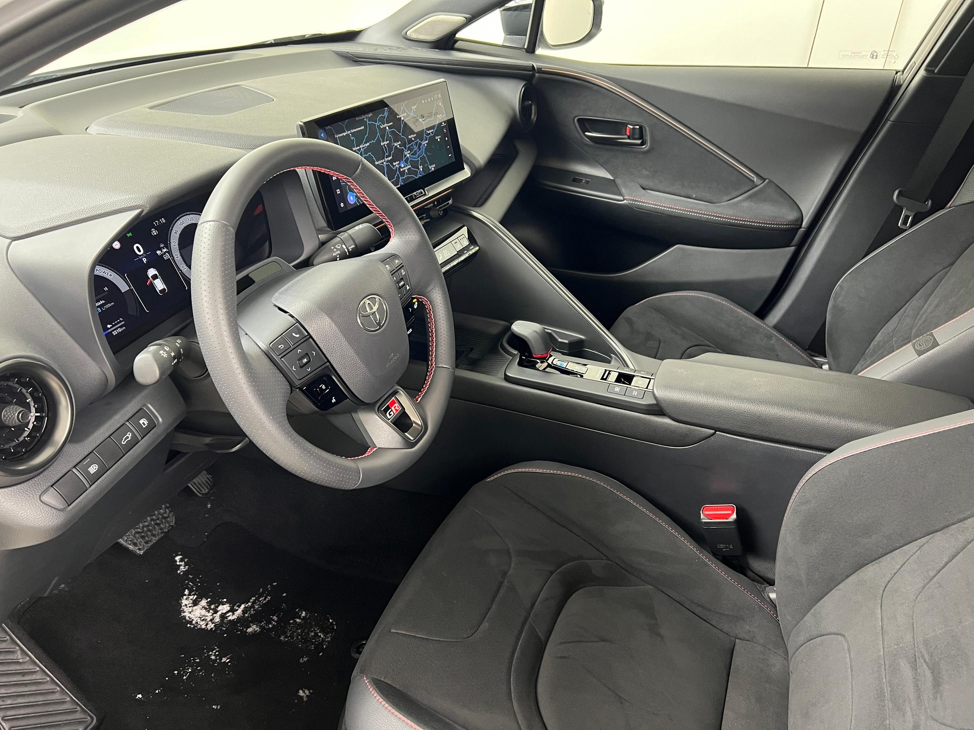 TOYOTA C-HR 2.0 PHEV GR Sport-image-7