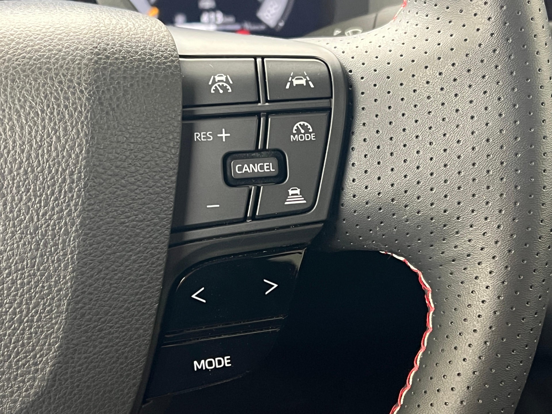 TOYOTA C-HR 2.0 PHEV GR Sport-image-19