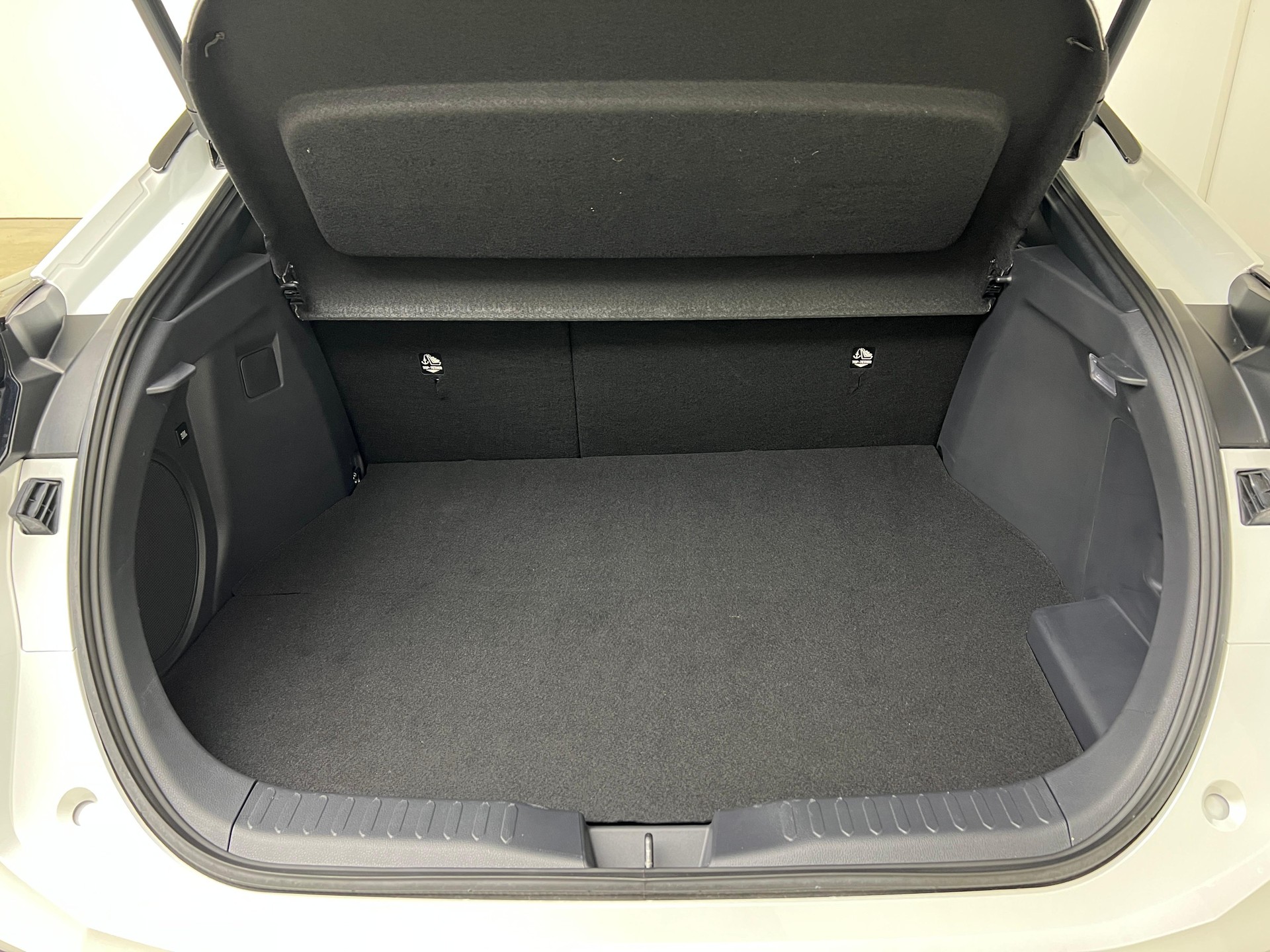 TOYOTA C-HR 2.0 PHEV GR Sport-image-5