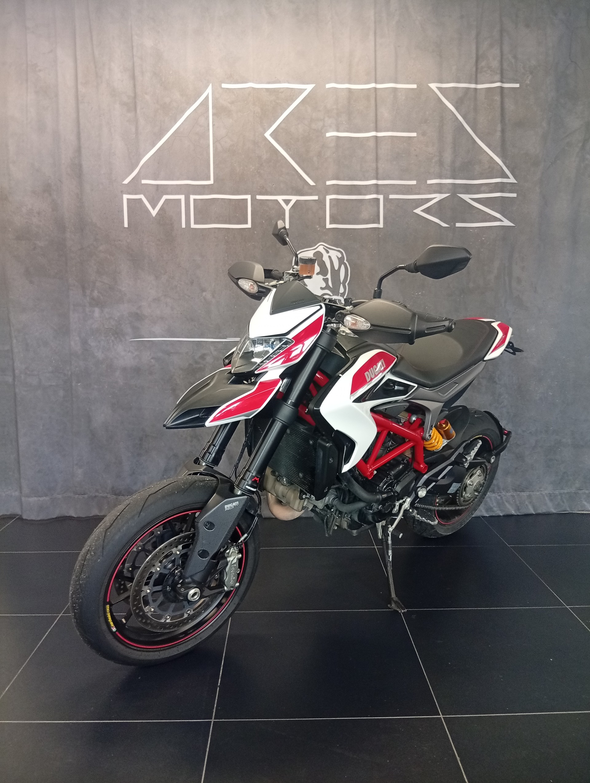 DUCATI Hypermotard 821 SP-showroom-element-1