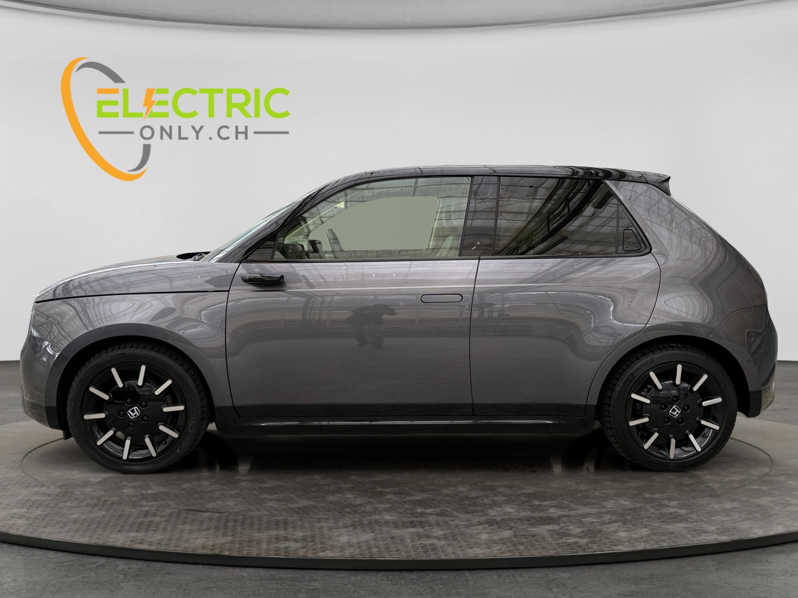 HONDA e Advance-showroom-element-1