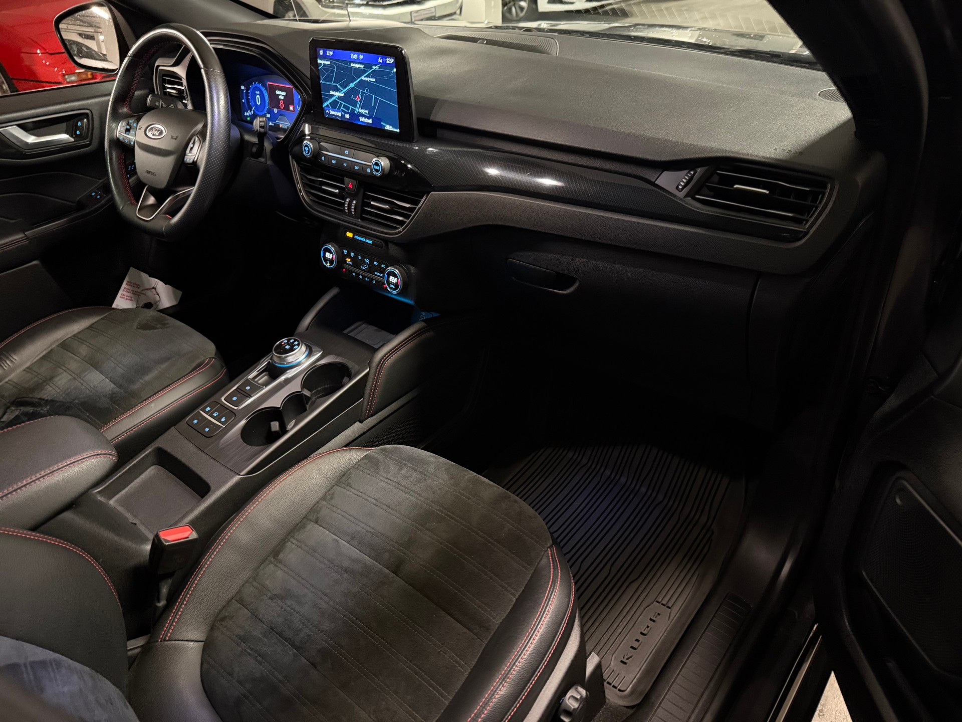 FORD Kuga 2.0 TDCi EcoBlue ST-Line X 4WD-image-9