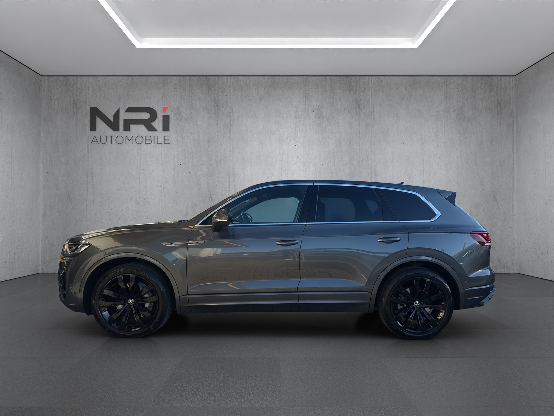 VW Touareg 3.0 V6 TSI R-Line-image-4