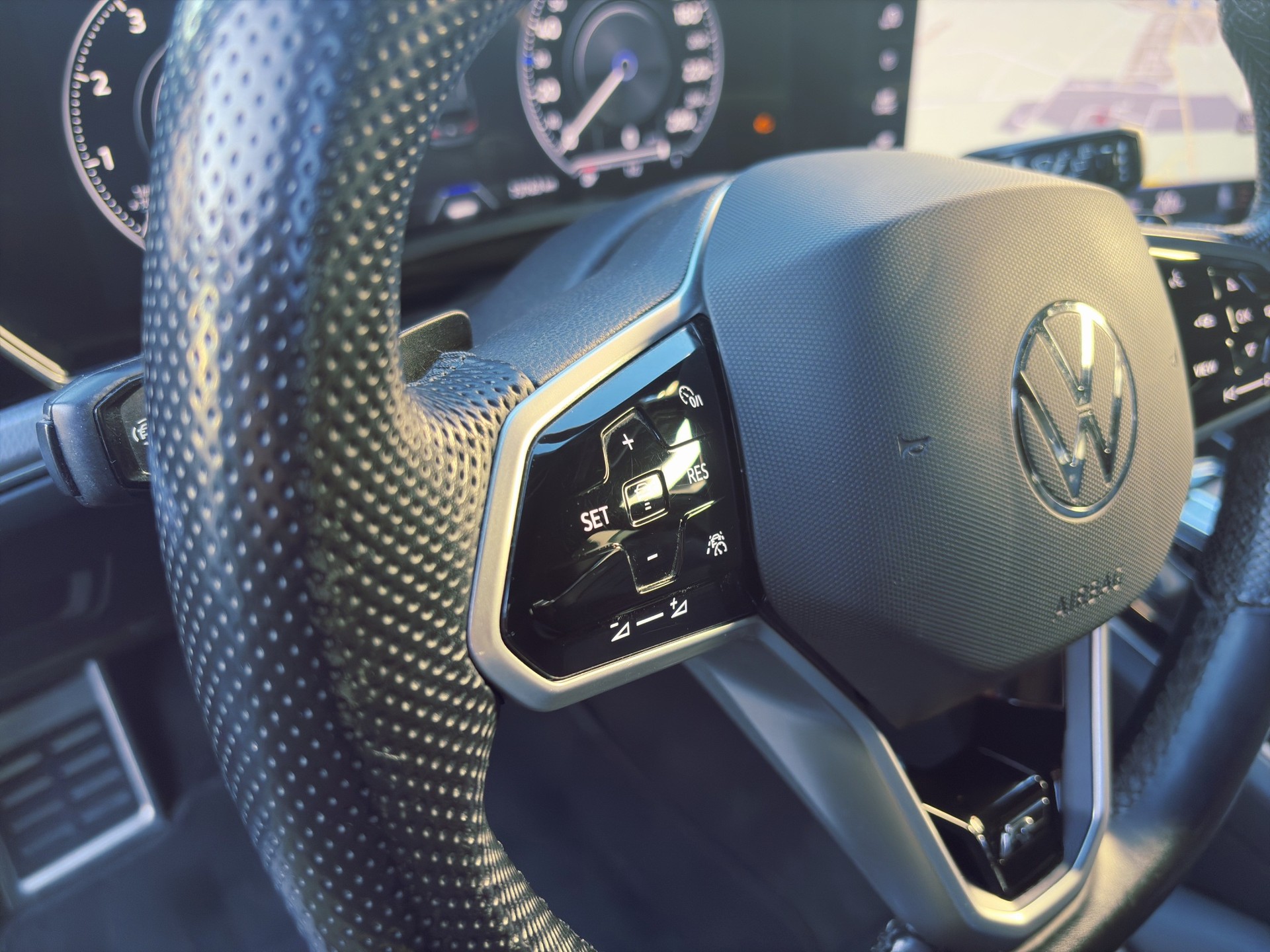 VW Touareg 3.0 V6 TSI R-Line-image-13