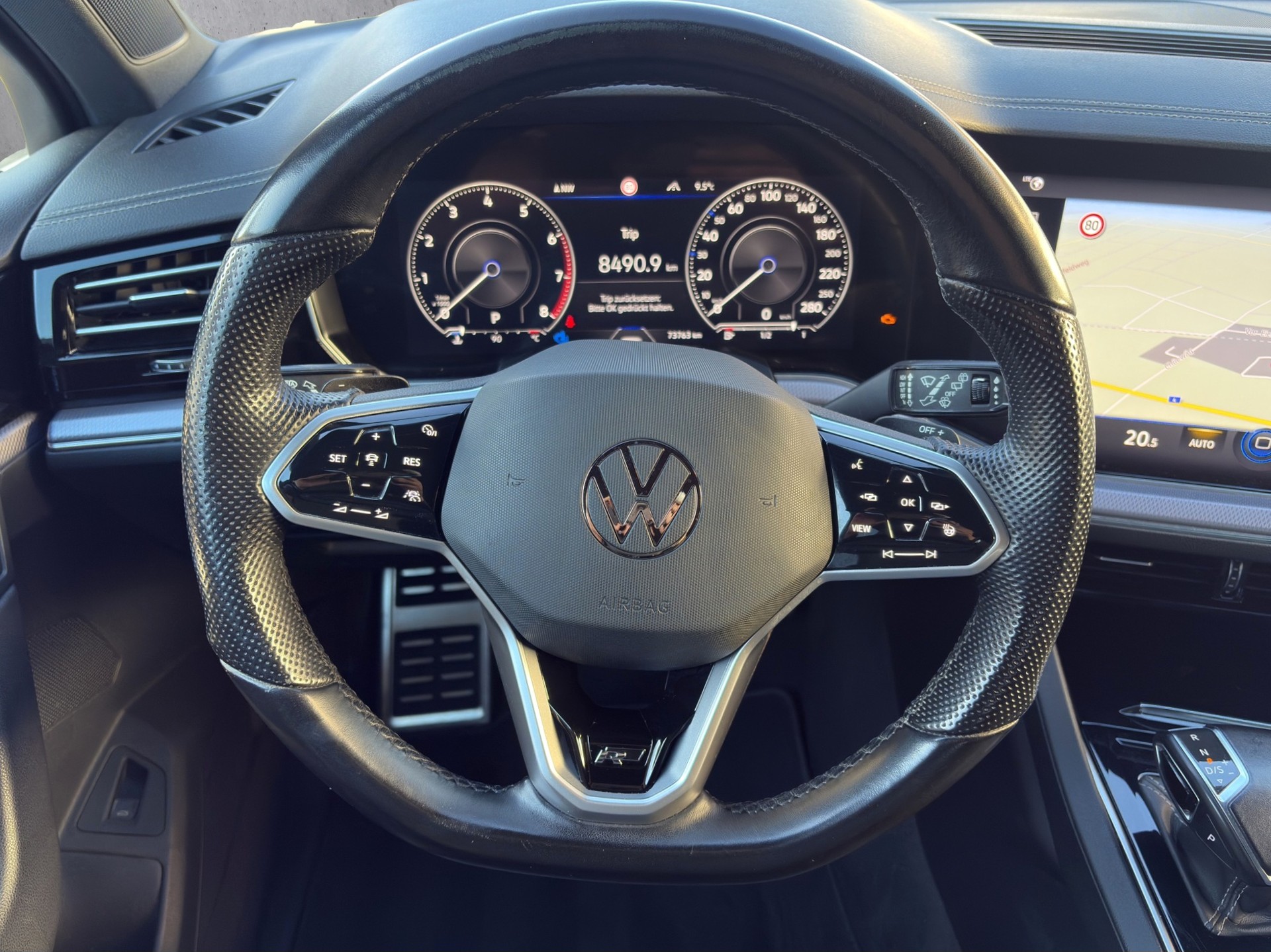 VW Touareg 3.0 V6 TSI R-Line-image-11