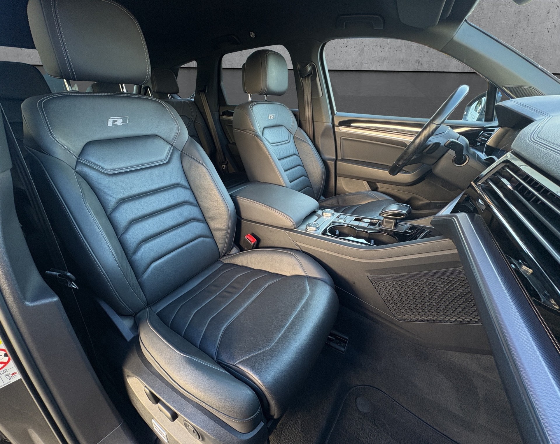 VW Touareg 3.0 V6 TSI R-Line-image-12