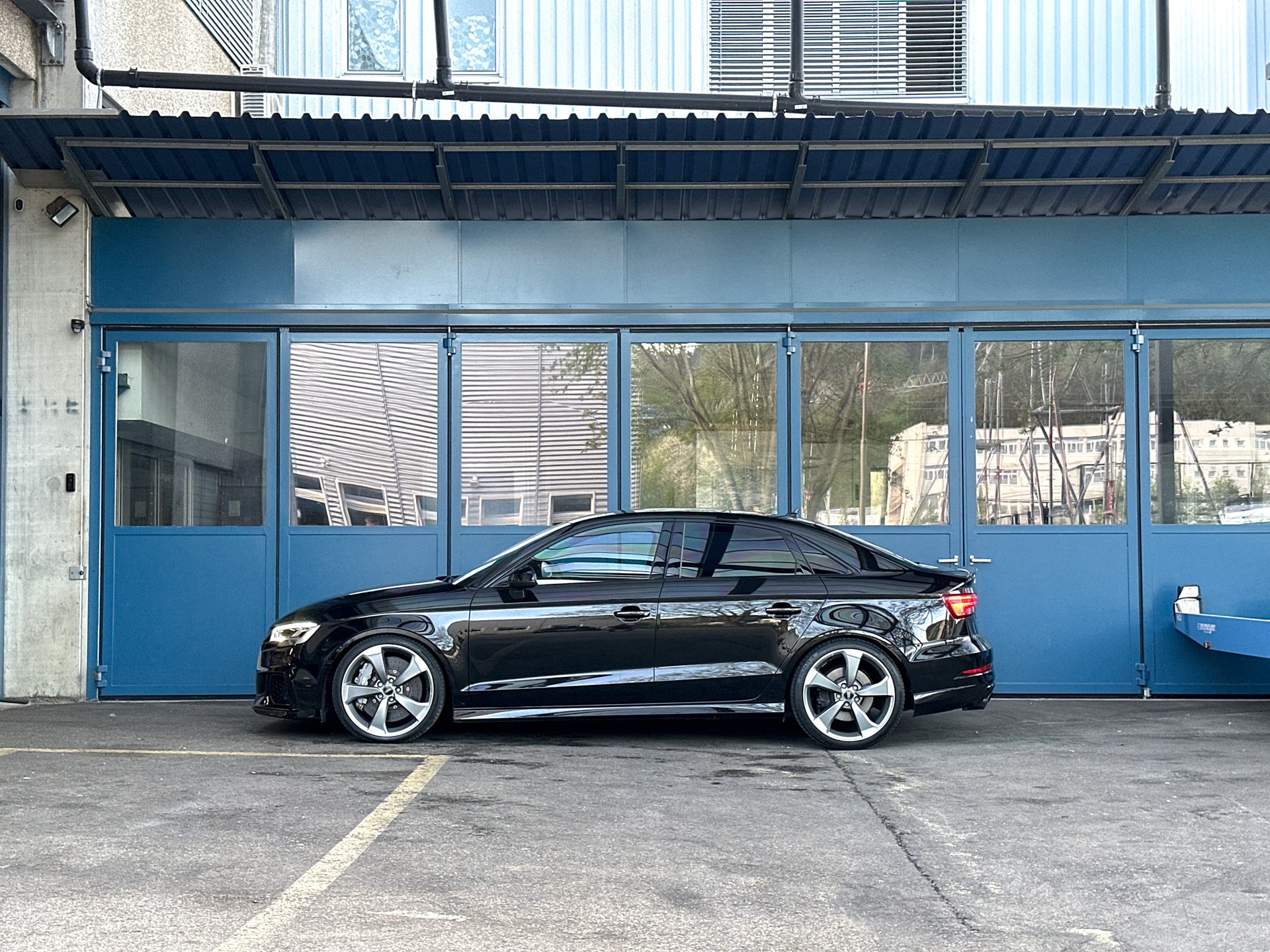 AUDI RS3 Limousine 2.5 TSI quattro S-tronic-image-2