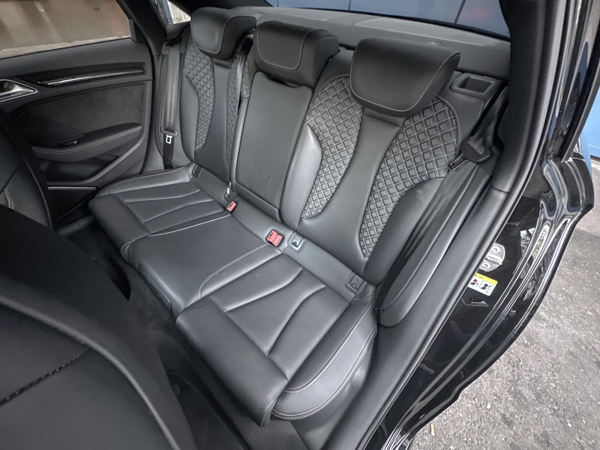 AUDI RS3 Limousine 2.5 TSI quattro S-tronic-image-8