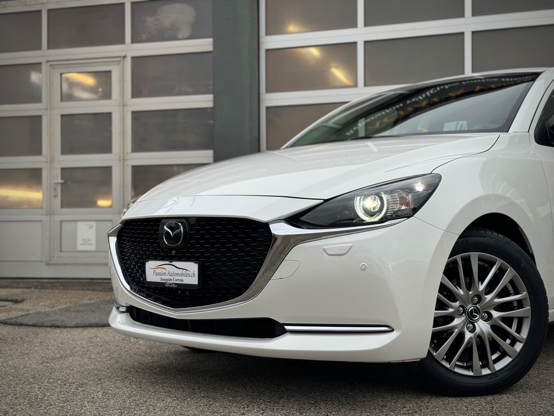MAZDA 2 SKYACTIV-G 90 Revolution Automat - Véhicule Suisse (CH)-image-2