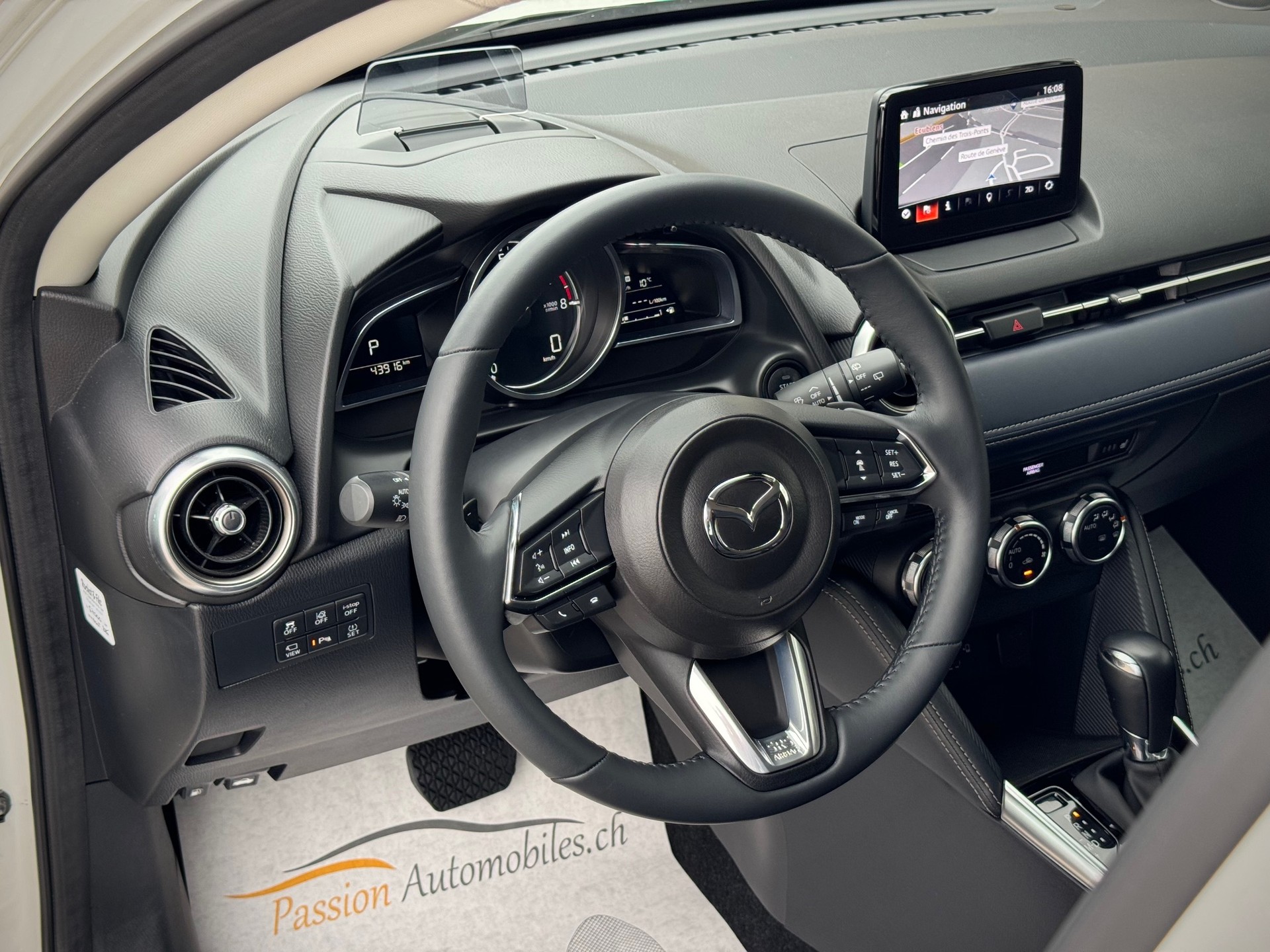 MAZDA 2 SKYACTIV-G 90 Revolution Automat - Véhicule Suisse (CH)-image-5