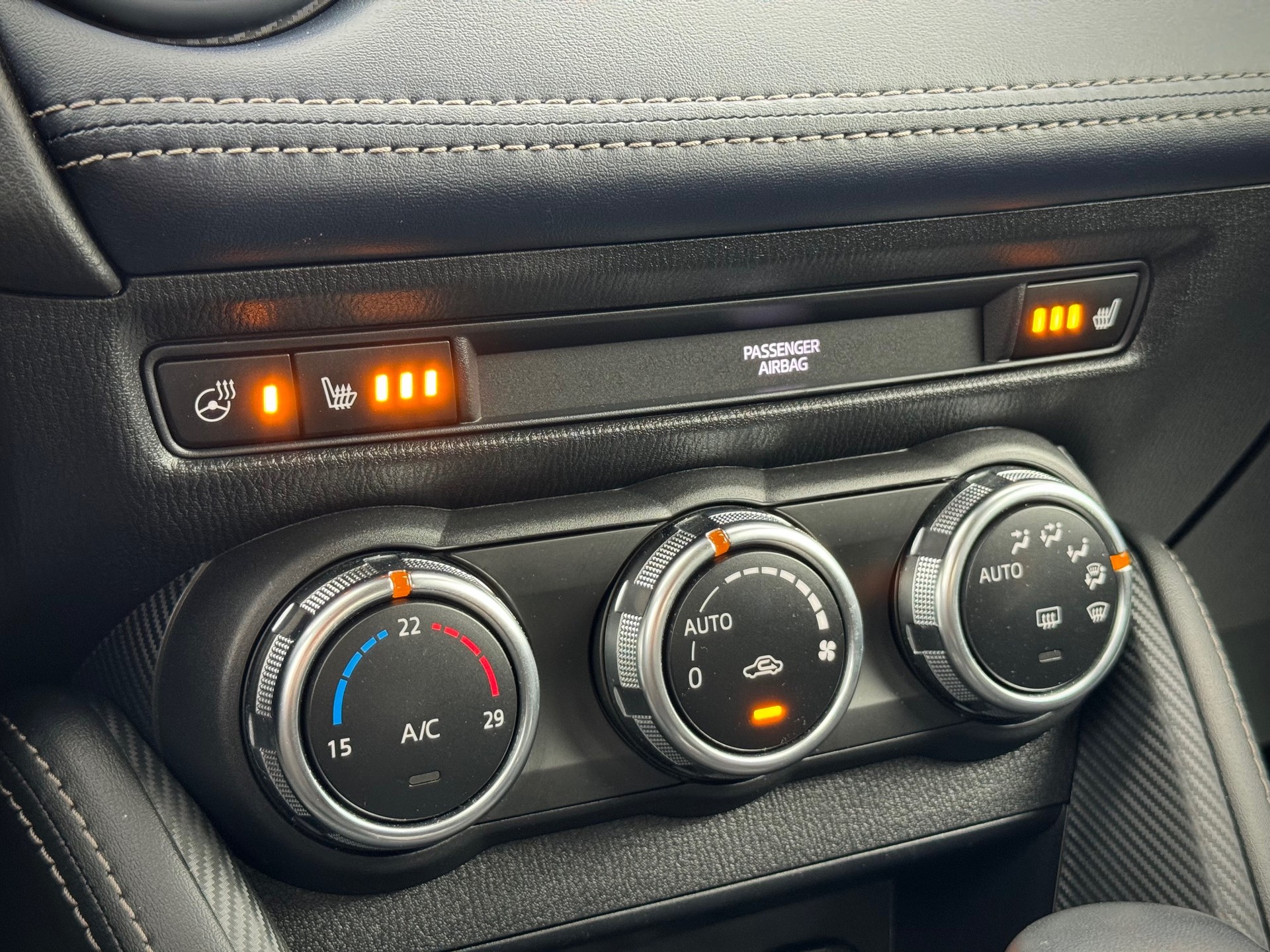MAZDA 2 SKYACTIV-G 90 Revolution Automat - Véhicule Suisse (CH)-image-13
