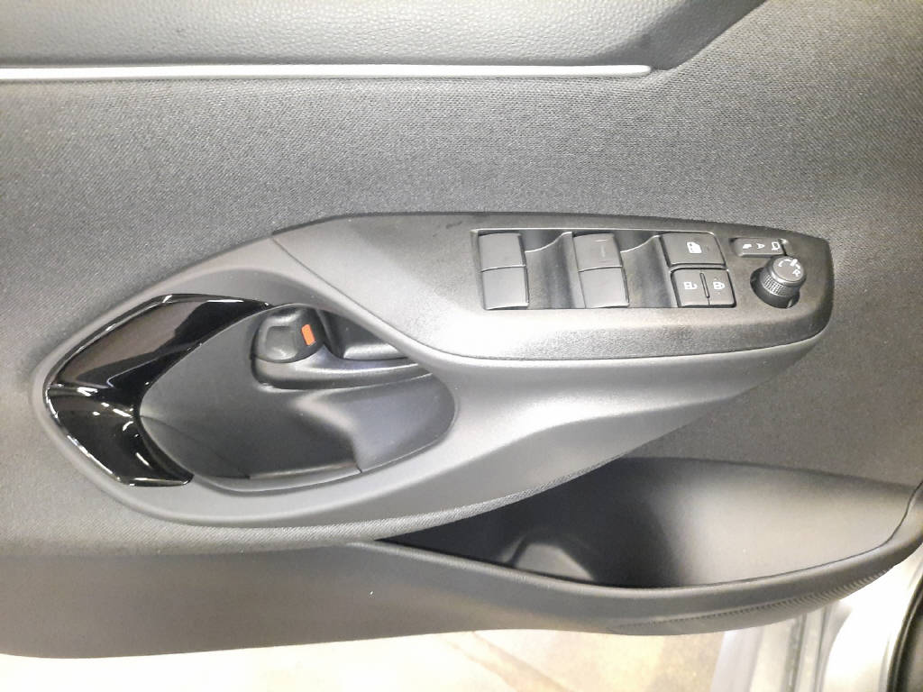TOYOTA Yaris 1.5 VVT-i HSD Trend-image-11
