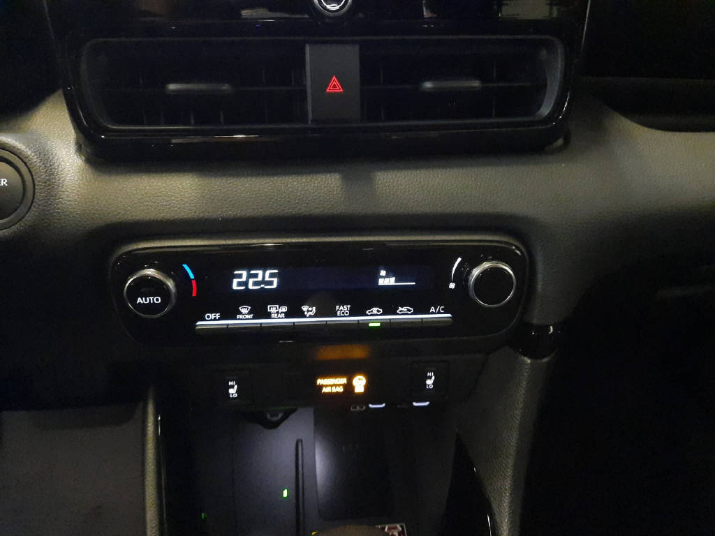TOYOTA Yaris 1.5 VVT-i HSD Trend-image-9