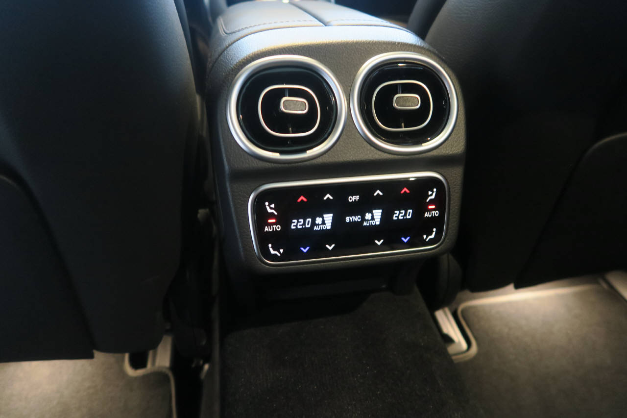 MERCEDES-BENZ C 300 AMG Line 4matic Kombi-image-13