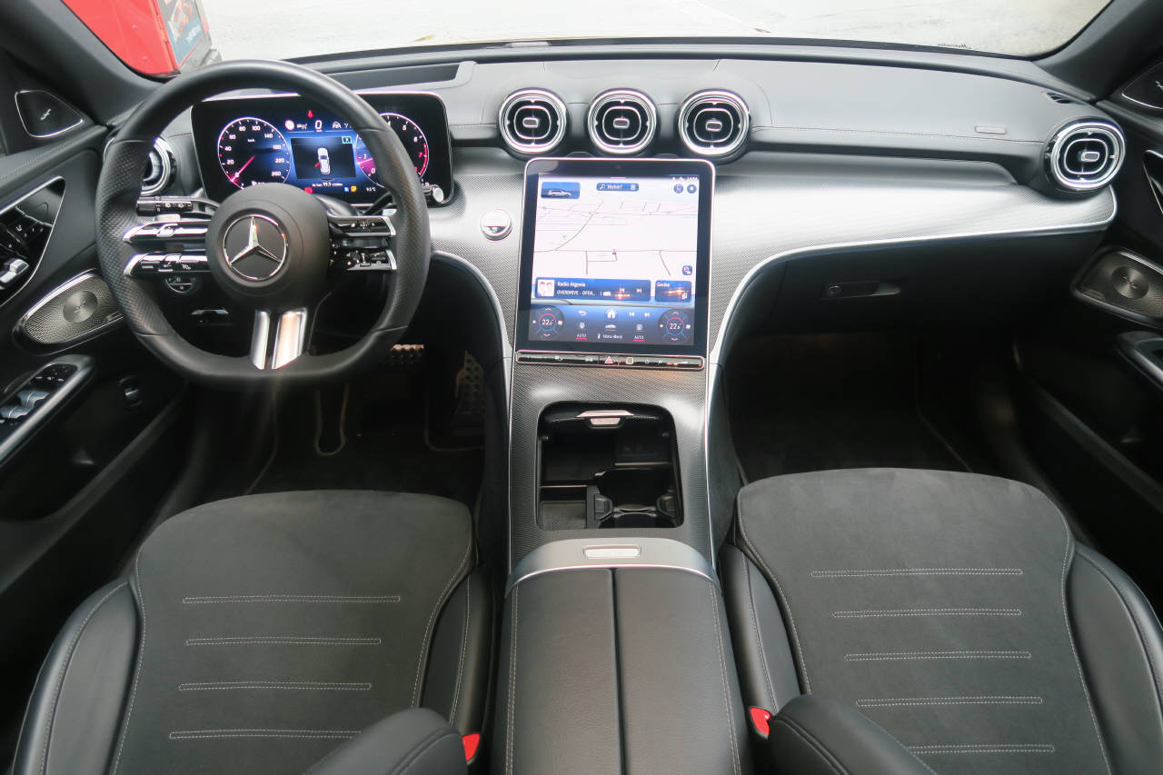 MERCEDES-BENZ C 300 AMG Line 4matic Kombi-image-4