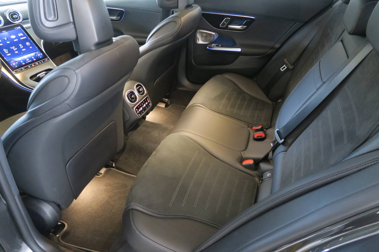 MERCEDES-BENZ C 300 AMG Line 4matic Kombi-image-14