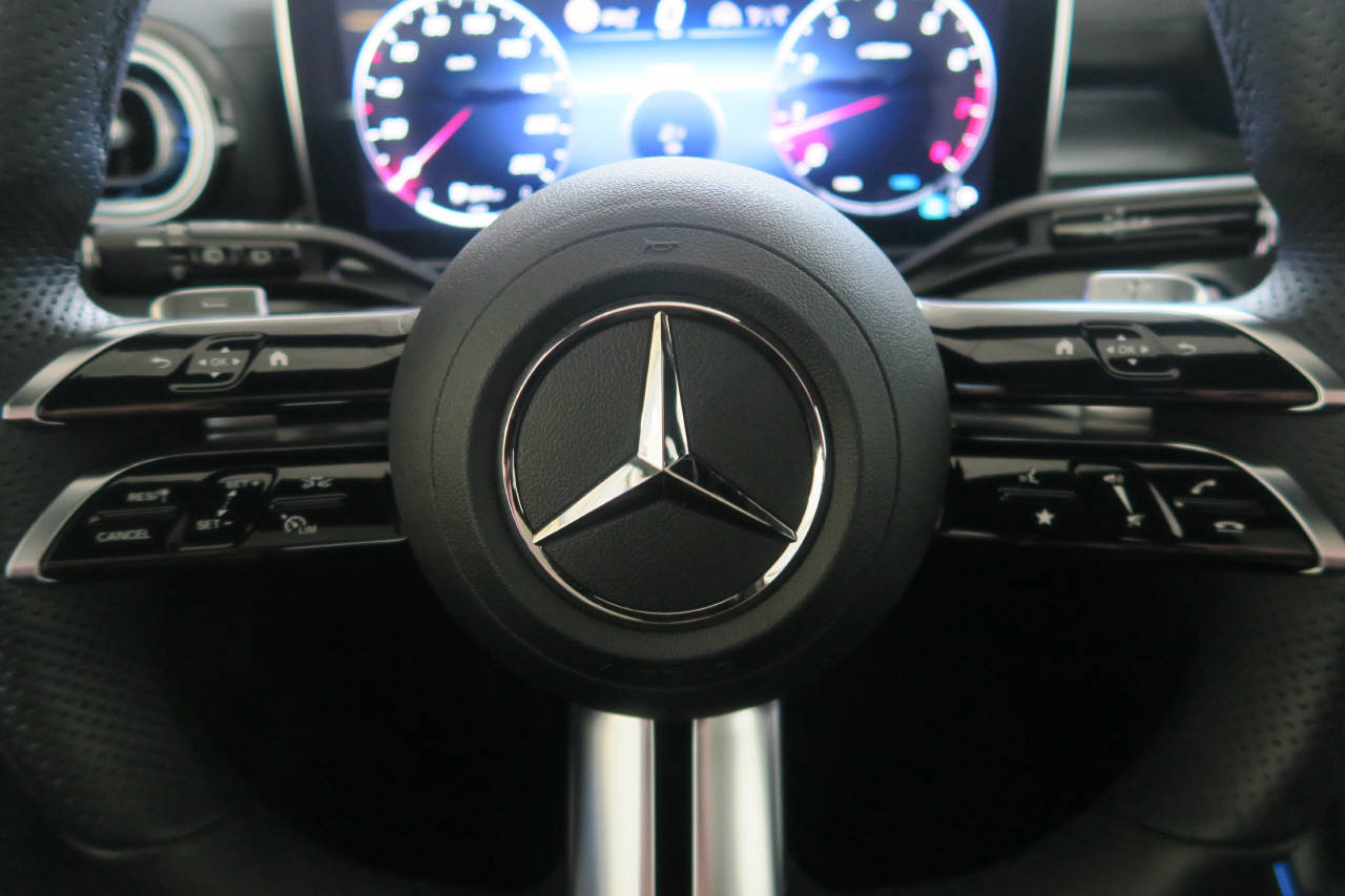MERCEDES-BENZ C 300 AMG Line 4matic Kombi-image-5