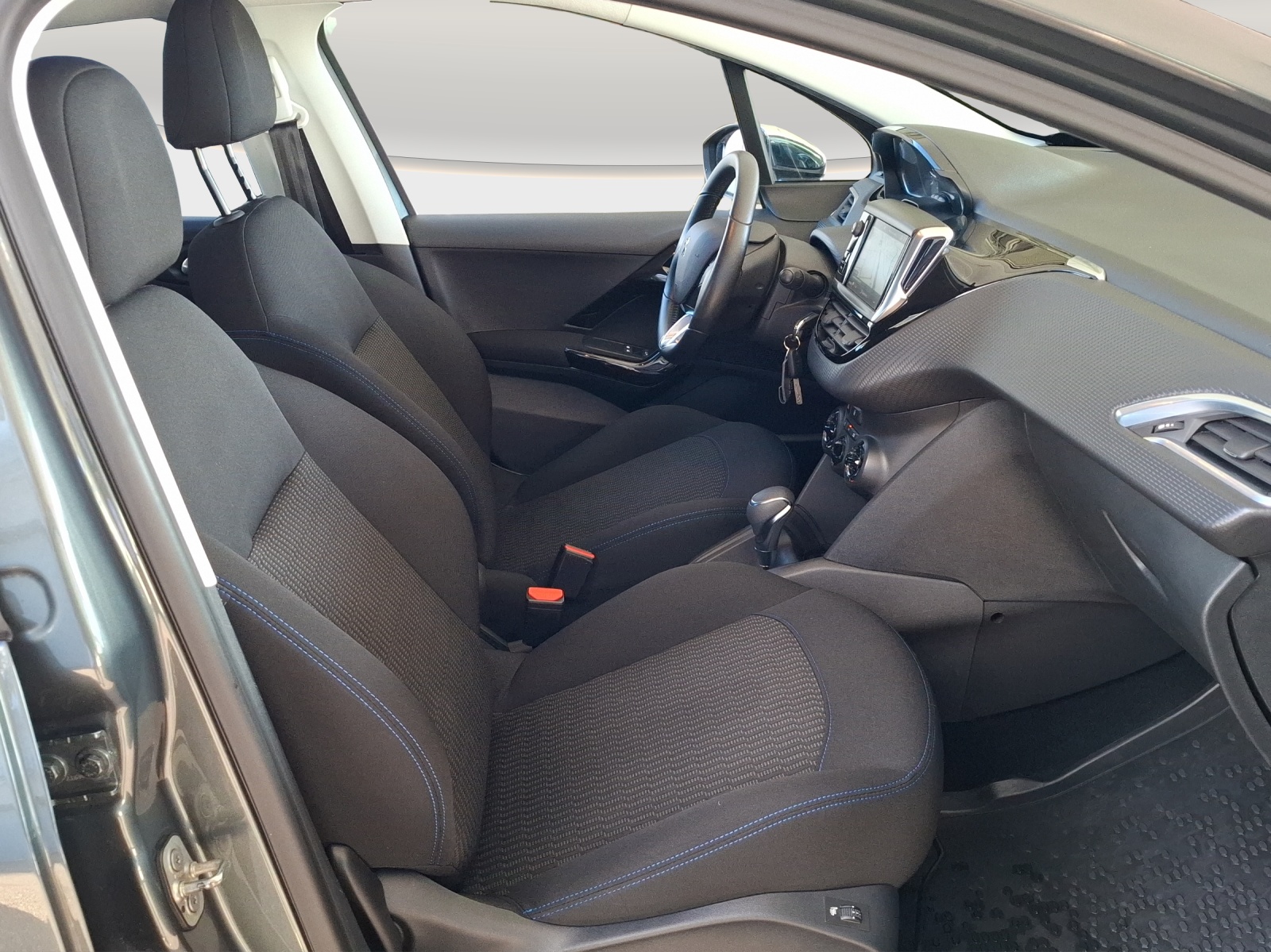 PEUGEOT 208 1.2 PureTech Style EAT6 // Zahnriemen und Wasserpumpe ersetzt mit 96800 km-image-8