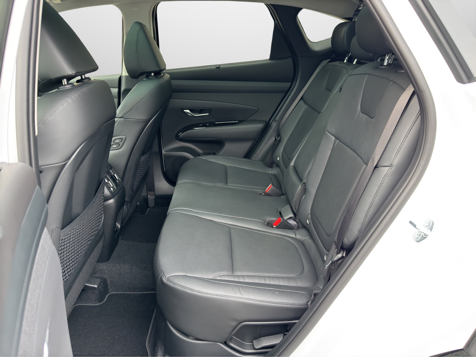 HYUNDAI Tucson 1.6 T-GDi HEV Vertex Swiss Edition 4WD MY26-image-7