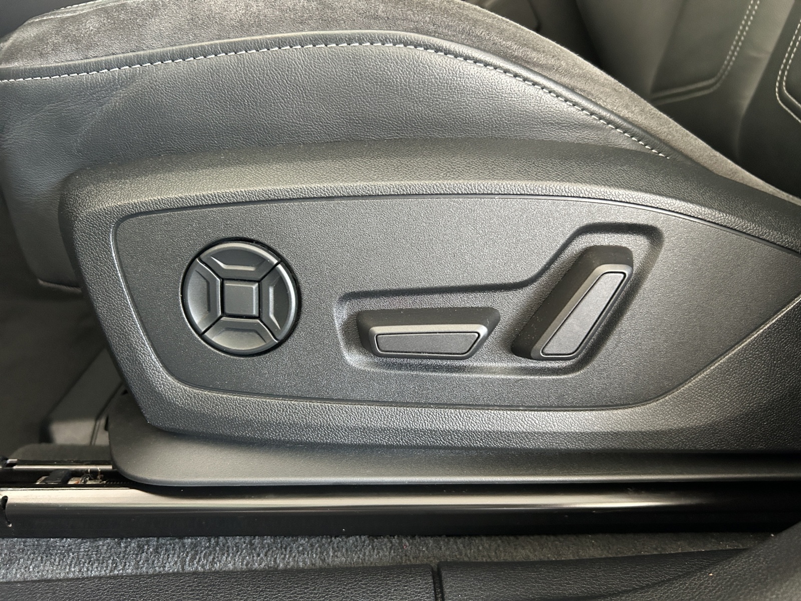 AUDI Q3 Sportback 45 TFSI e S line Attraction S-tronic-image-19