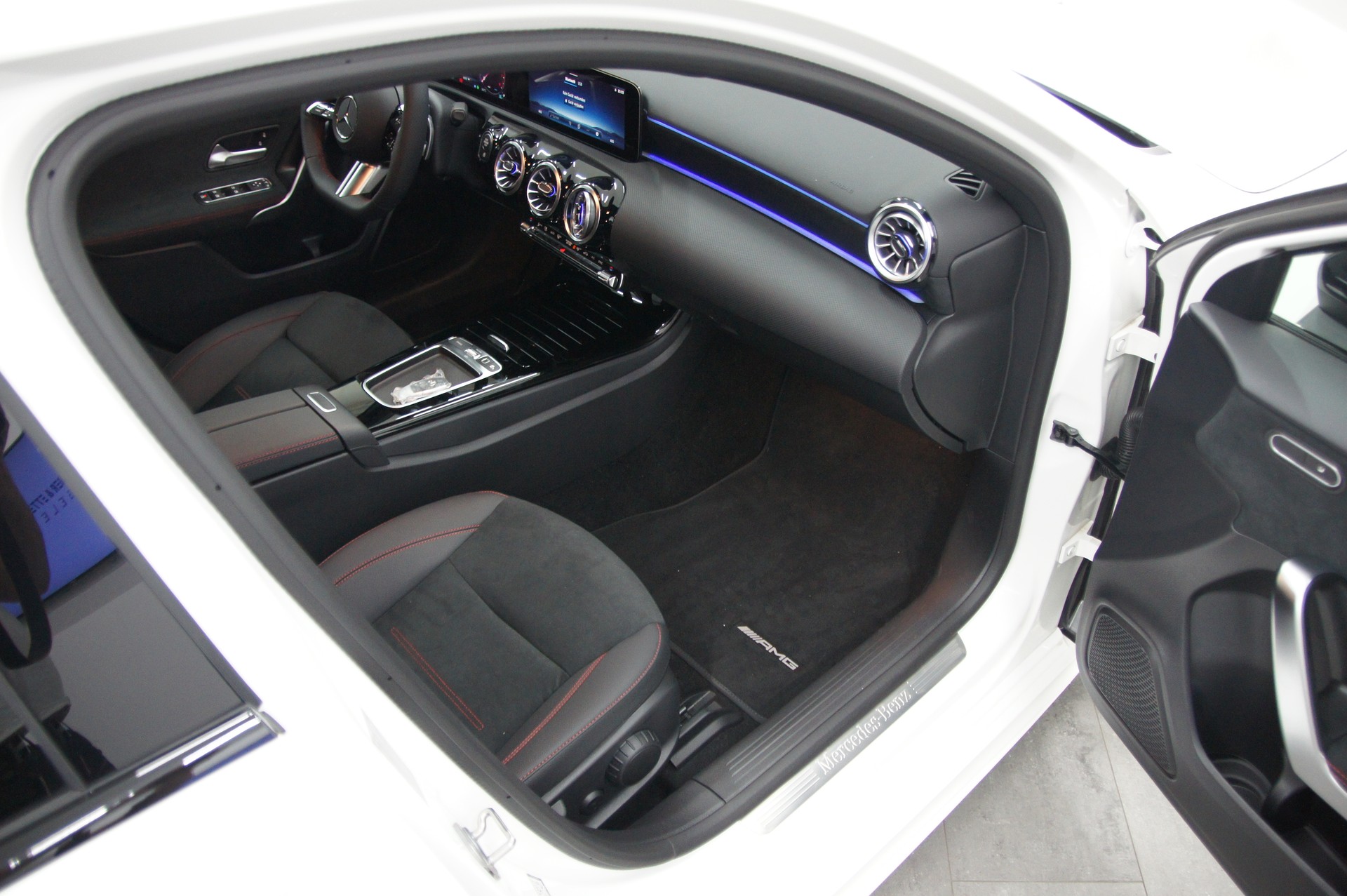 MERCEDES-BENZ A 180 Night Star 7G-DCT-image-12