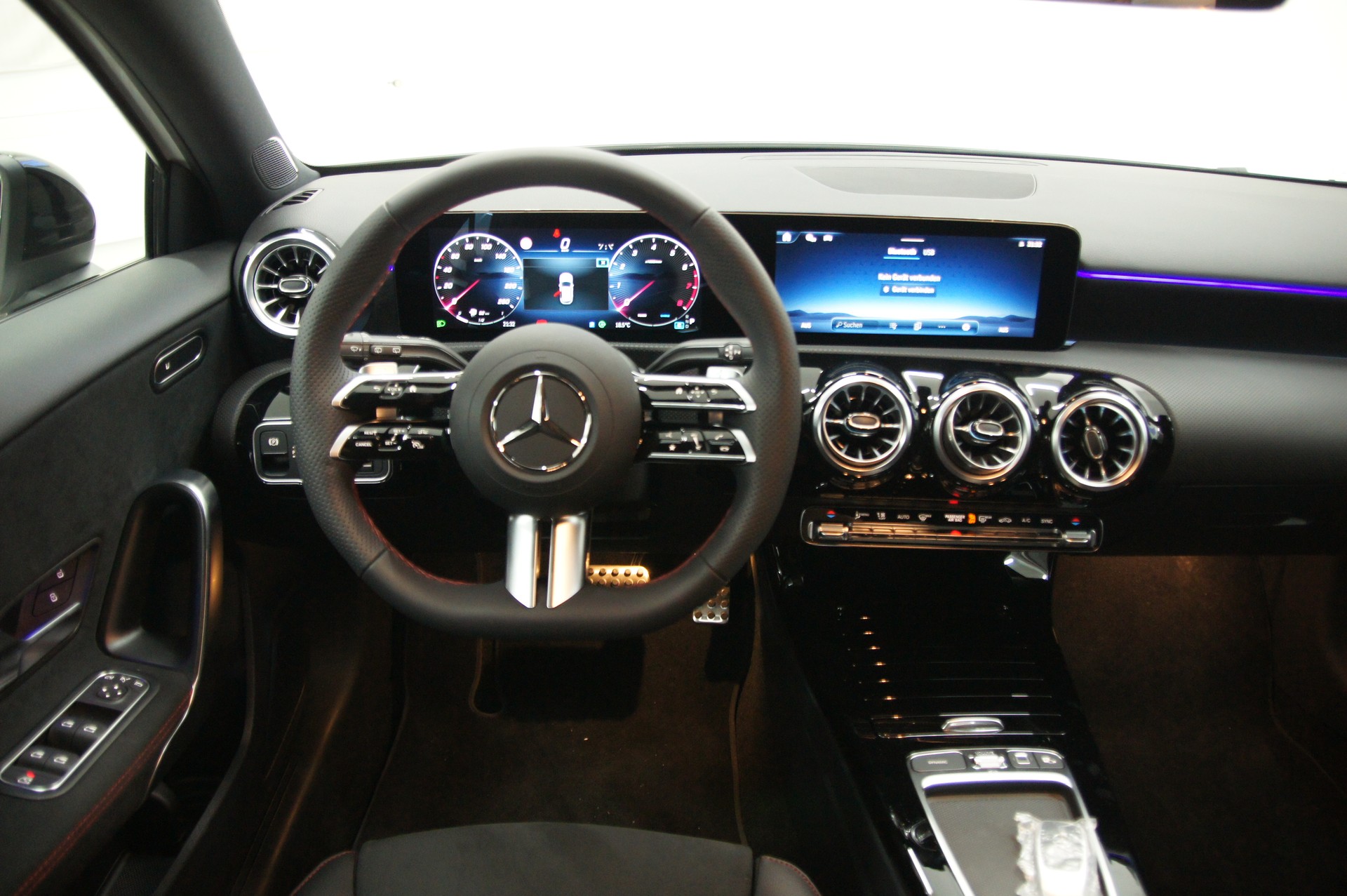 MERCEDES-BENZ A 180 Night Star 7G-DCT-image-9