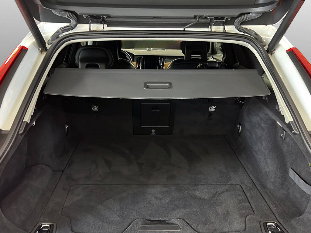 VOLVO V90 2.0 D5 Inscription AWD-image-13