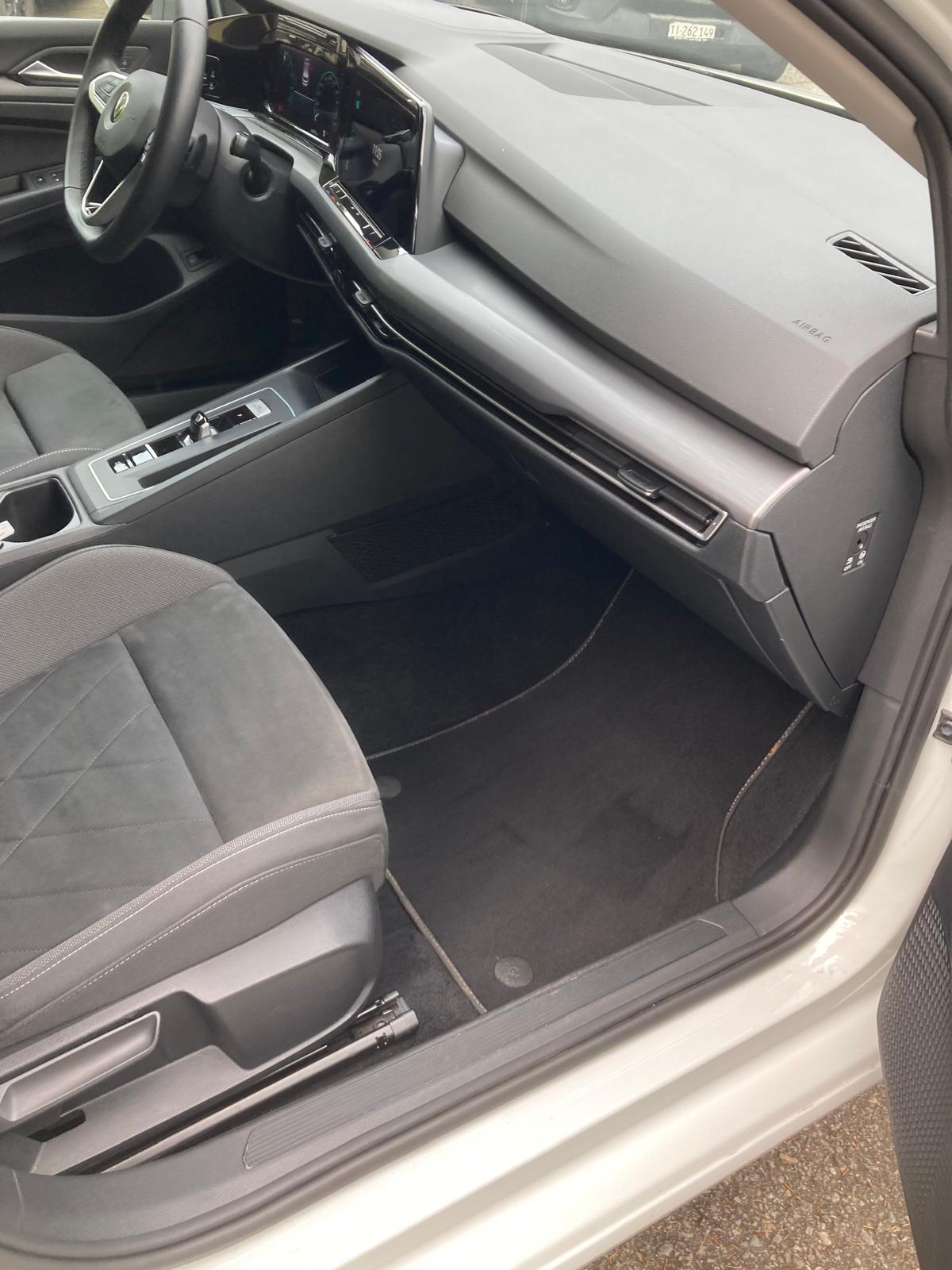 VW Golf 1.4 TSI PHEV Selection-image-8