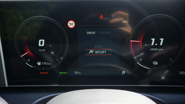 HYUNDAI Tucson 1.6 HEV Amplia 4WD-image-11