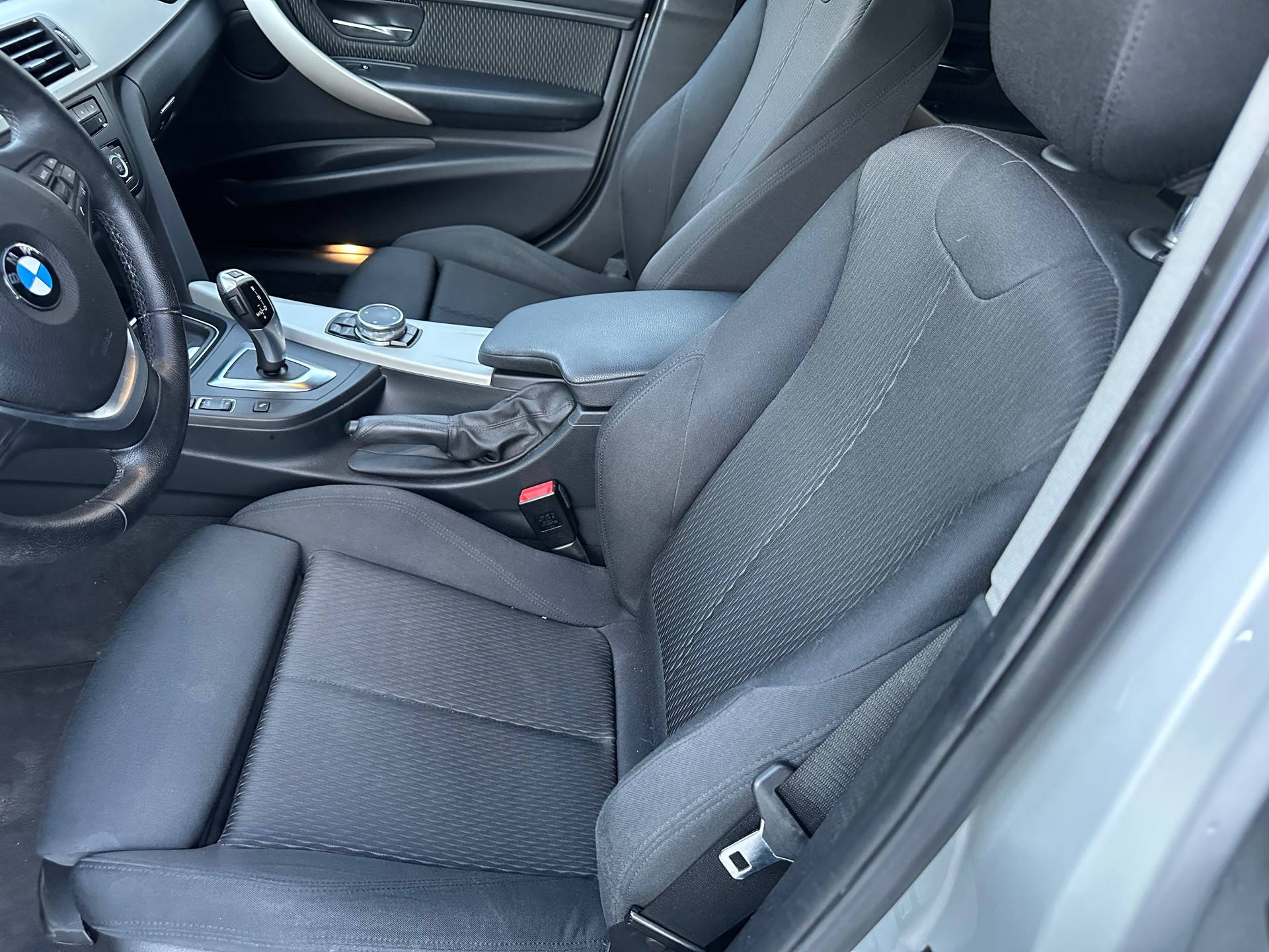 BMW 320i Touring Sport Line Steptronic-image-2