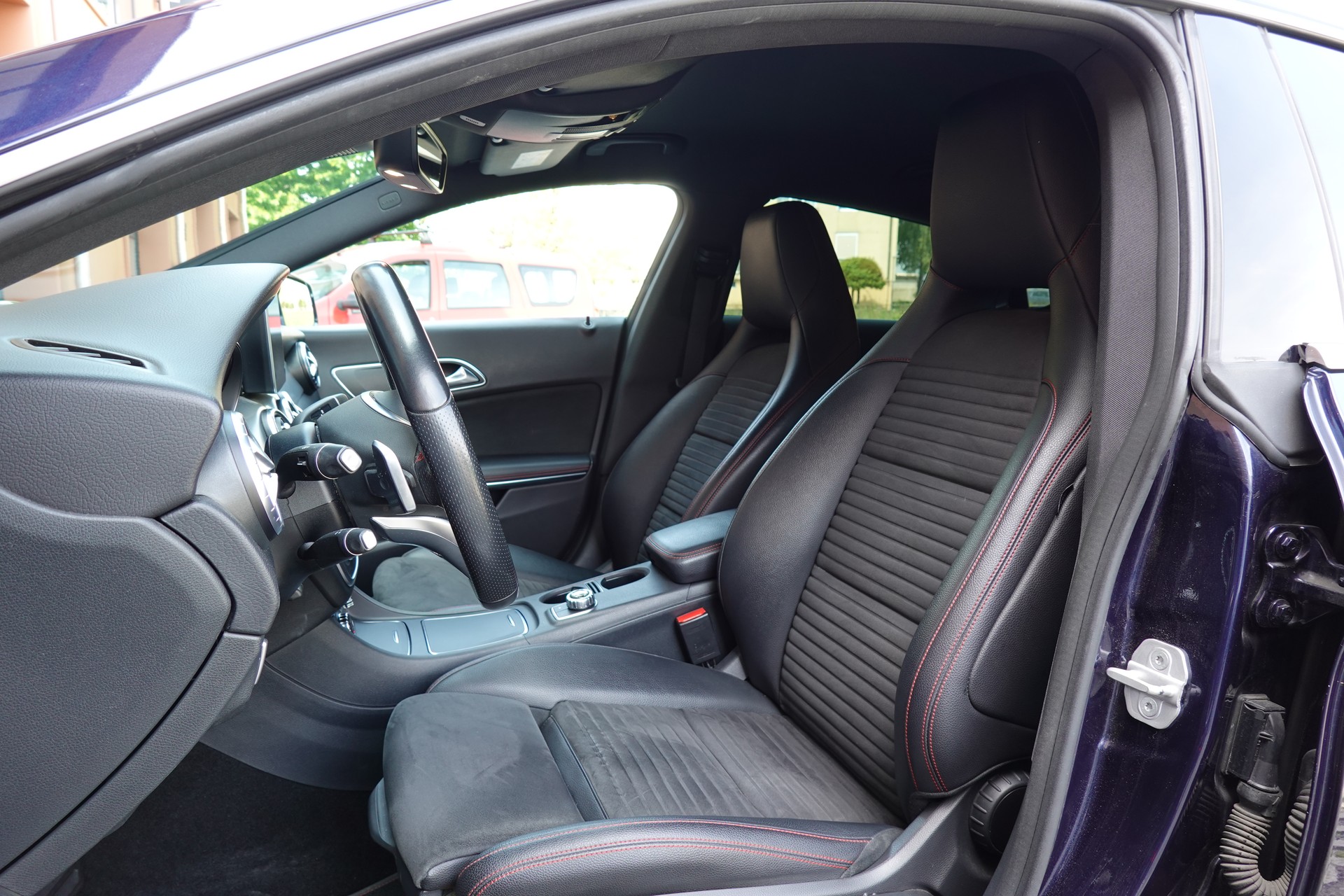 MERCEDES-BENZ CLA 220 "Tempomat * Hayon Electrique * GPS * Aide à la conduite" Pack AMG line * Capteur Parking avant et arrière *-image-18