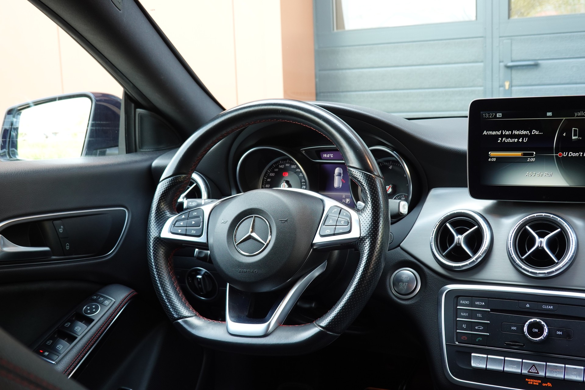 MERCEDES-BENZ CLA 220 "Tempomat * Hayon Electrique * GPS * Aide à la conduite" Pack AMG line * Capteur Parking avant et arrière *-image-11