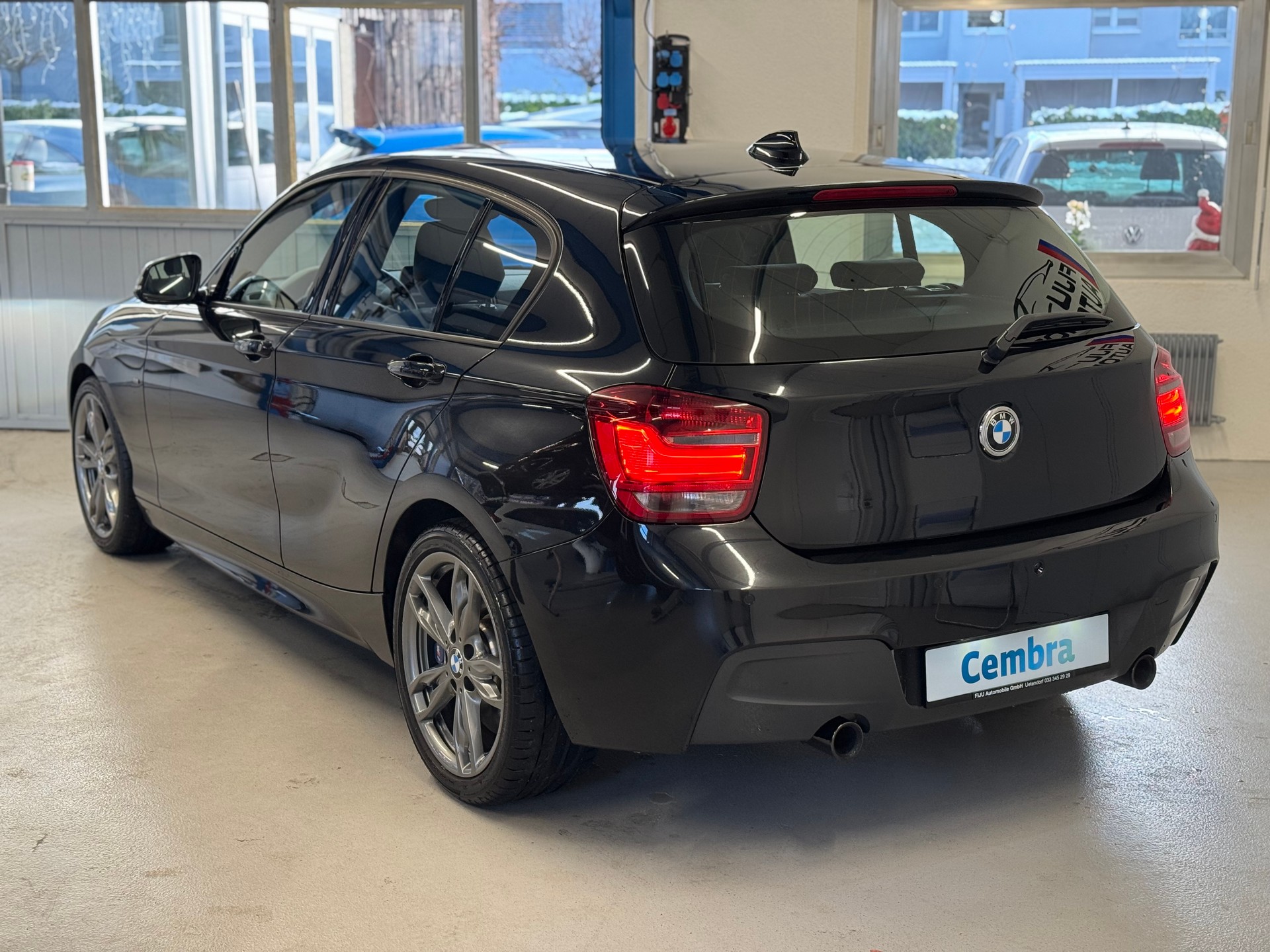 BMW M135i xDrive Steptronic-image-5