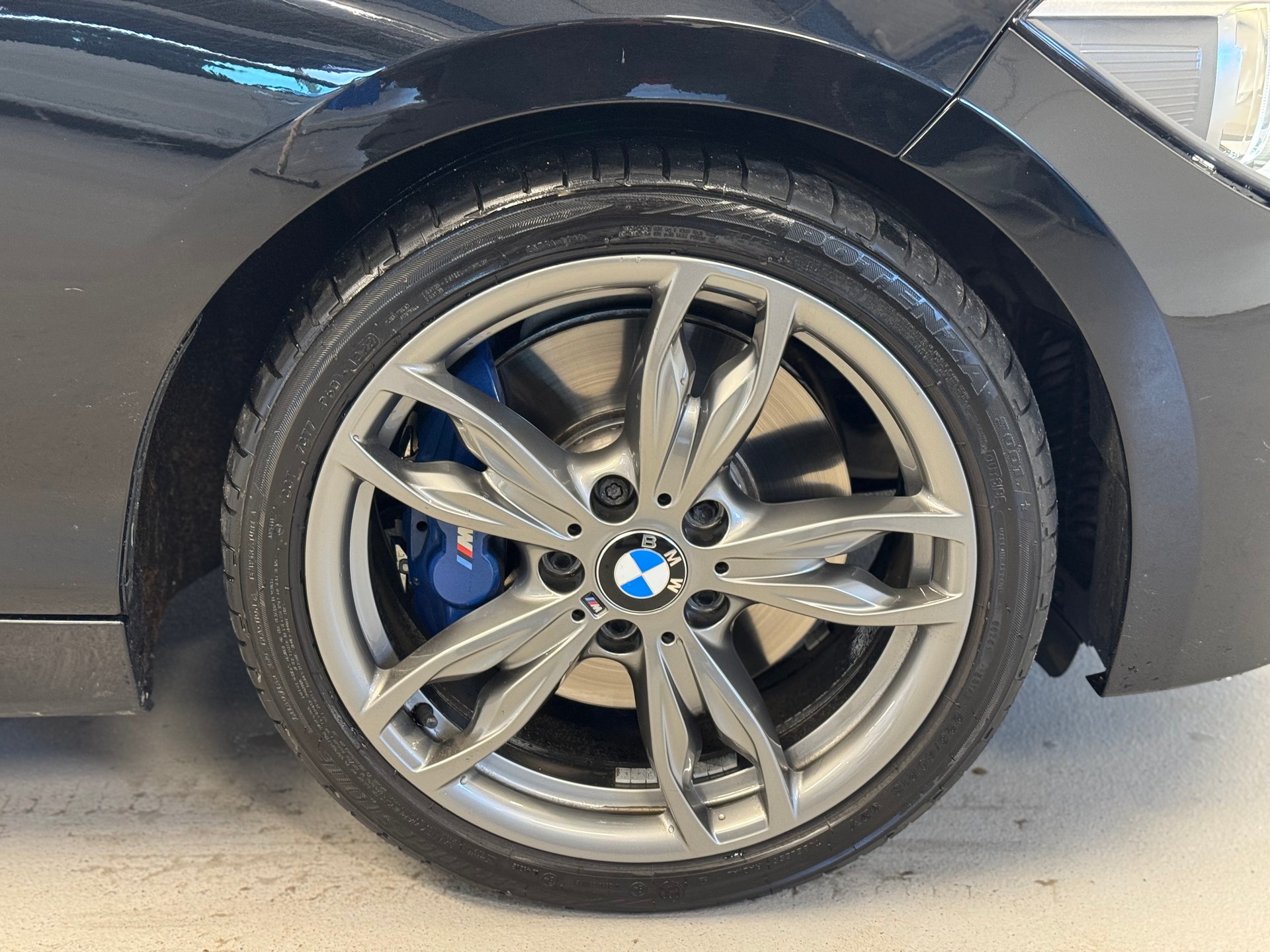 BMW M135i xDrive Steptronic-image-14