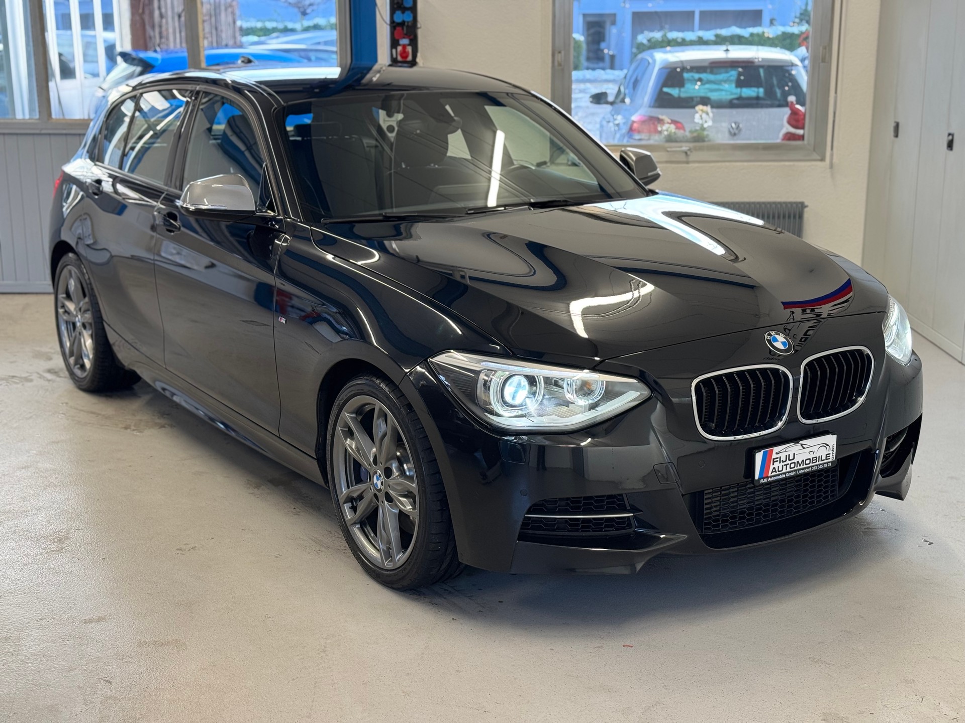 BMW M135i xDrive Steptronic-image-2